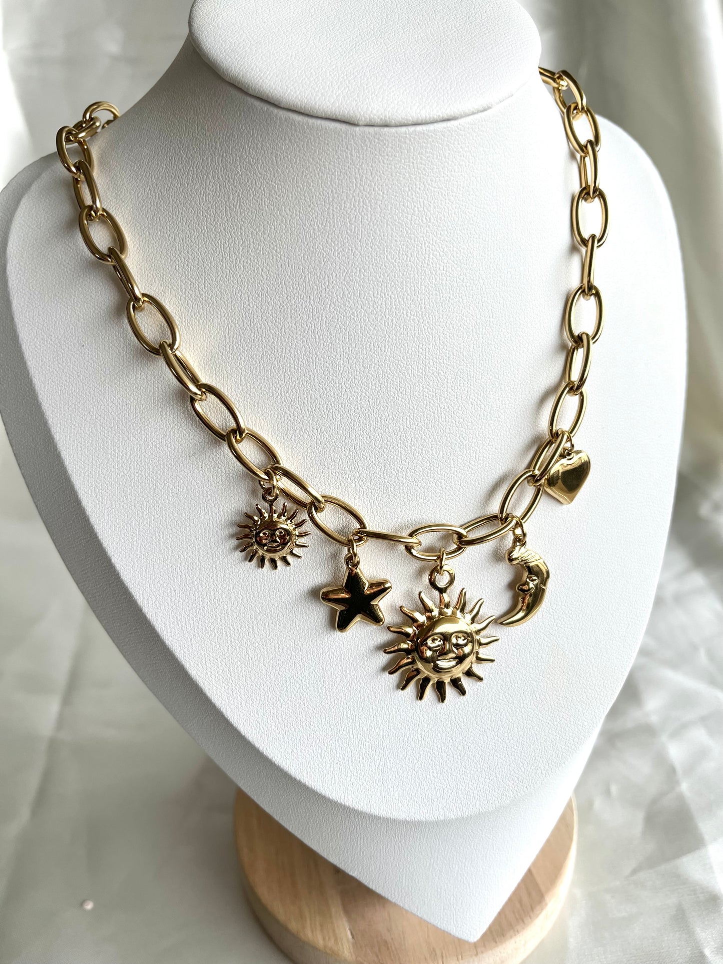 Collier doré pendentifs Gustave