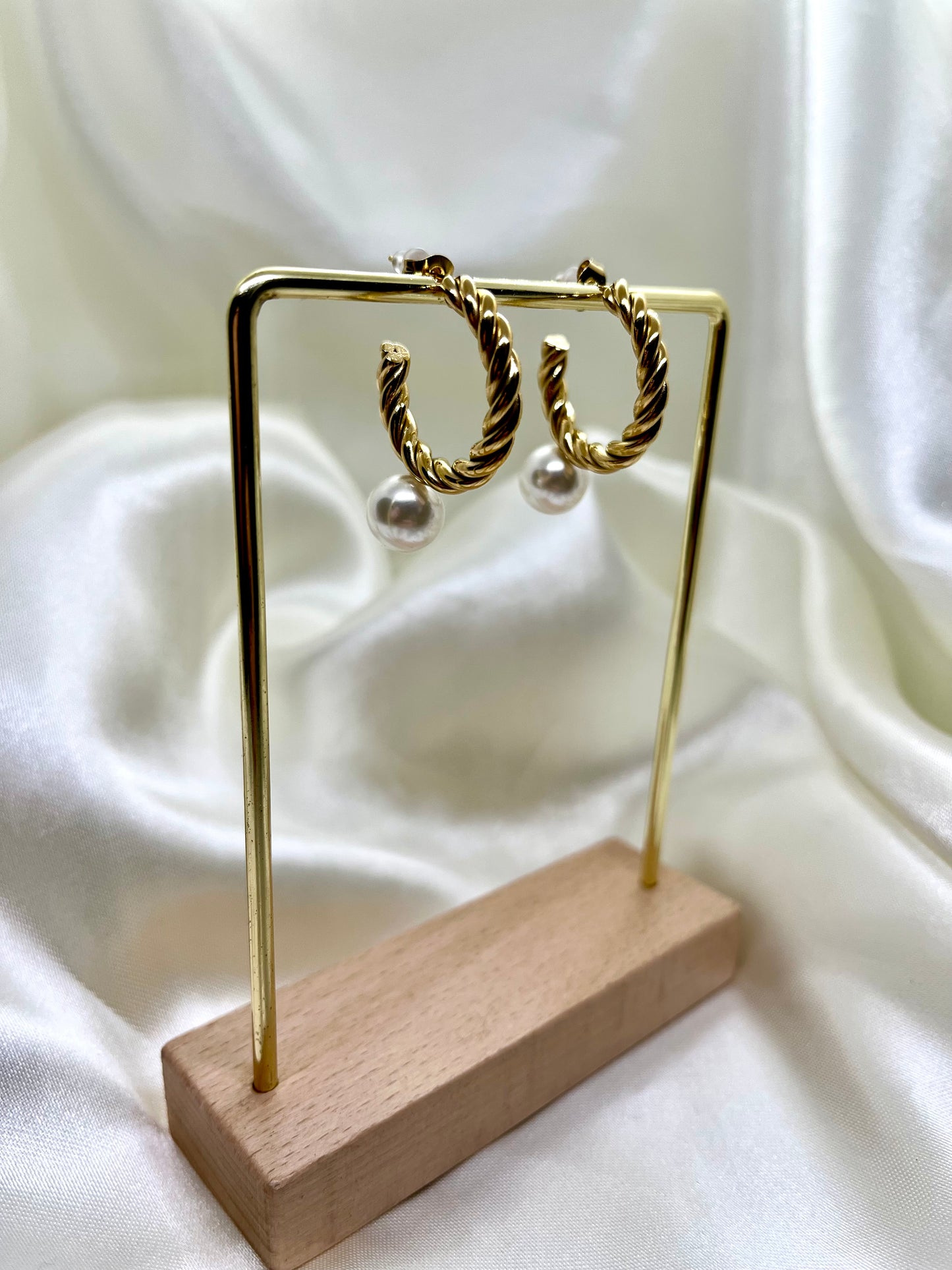 Boucles d’oreilles anneaux doré et nacré