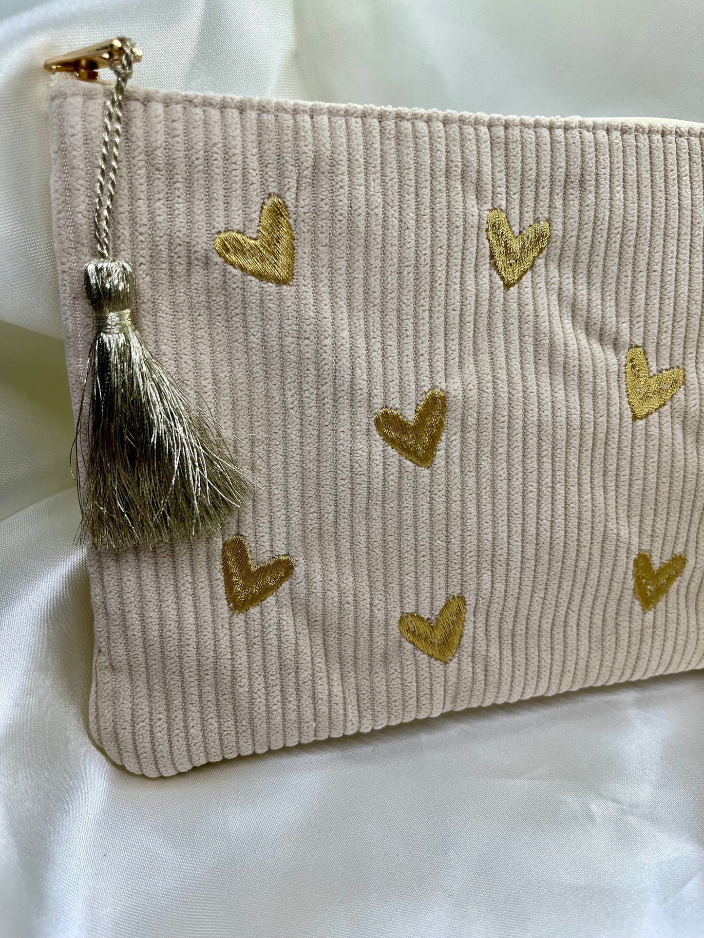 Pochette beige et cœurs doré