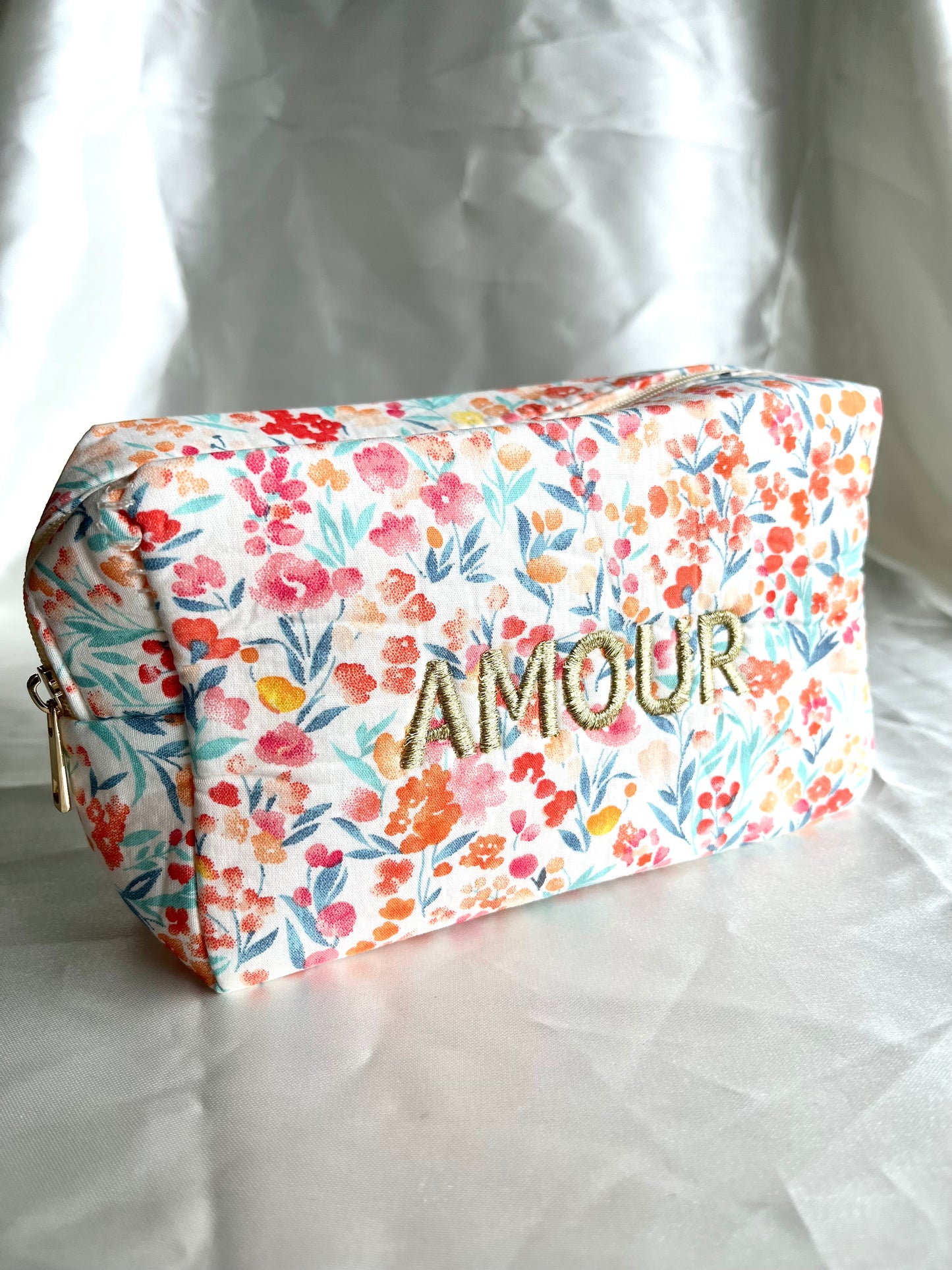 Trousse blanche fleurie Amour