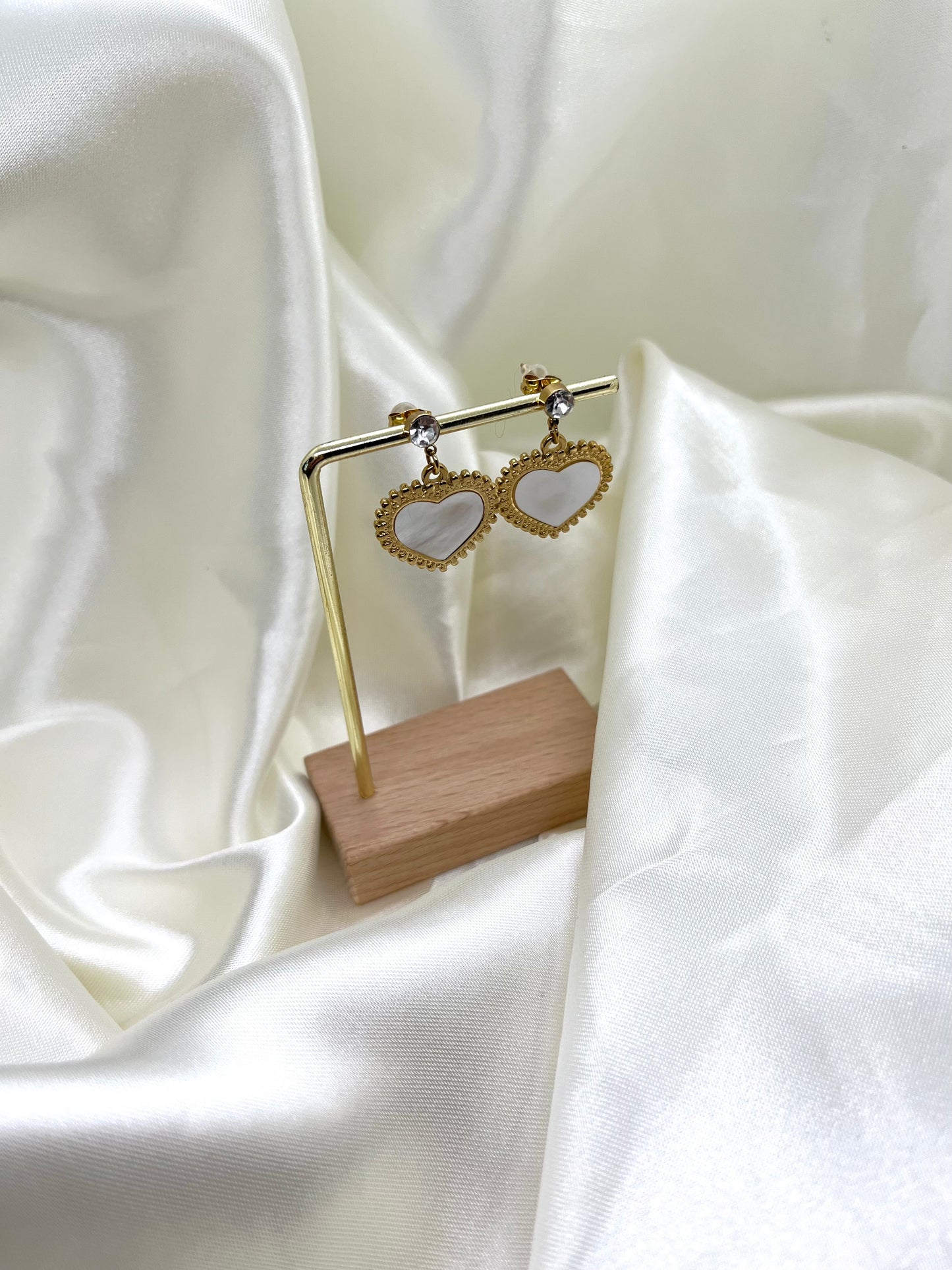 Boucles d’oreilles cœur doré et nacré