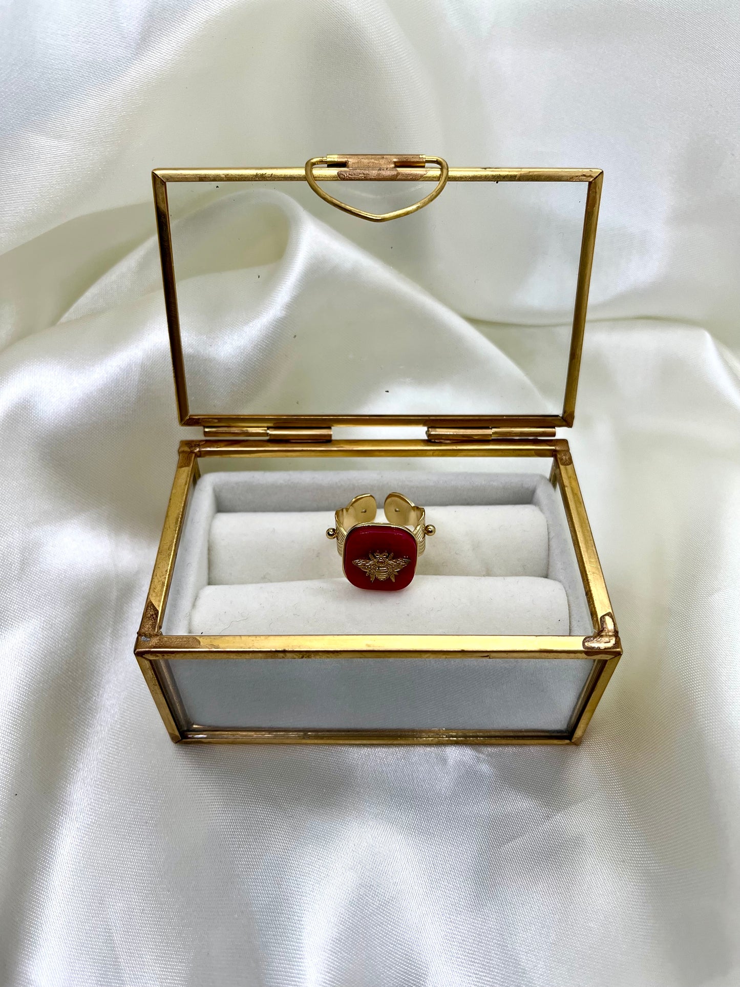 Bague dorée et rose carrée abeille