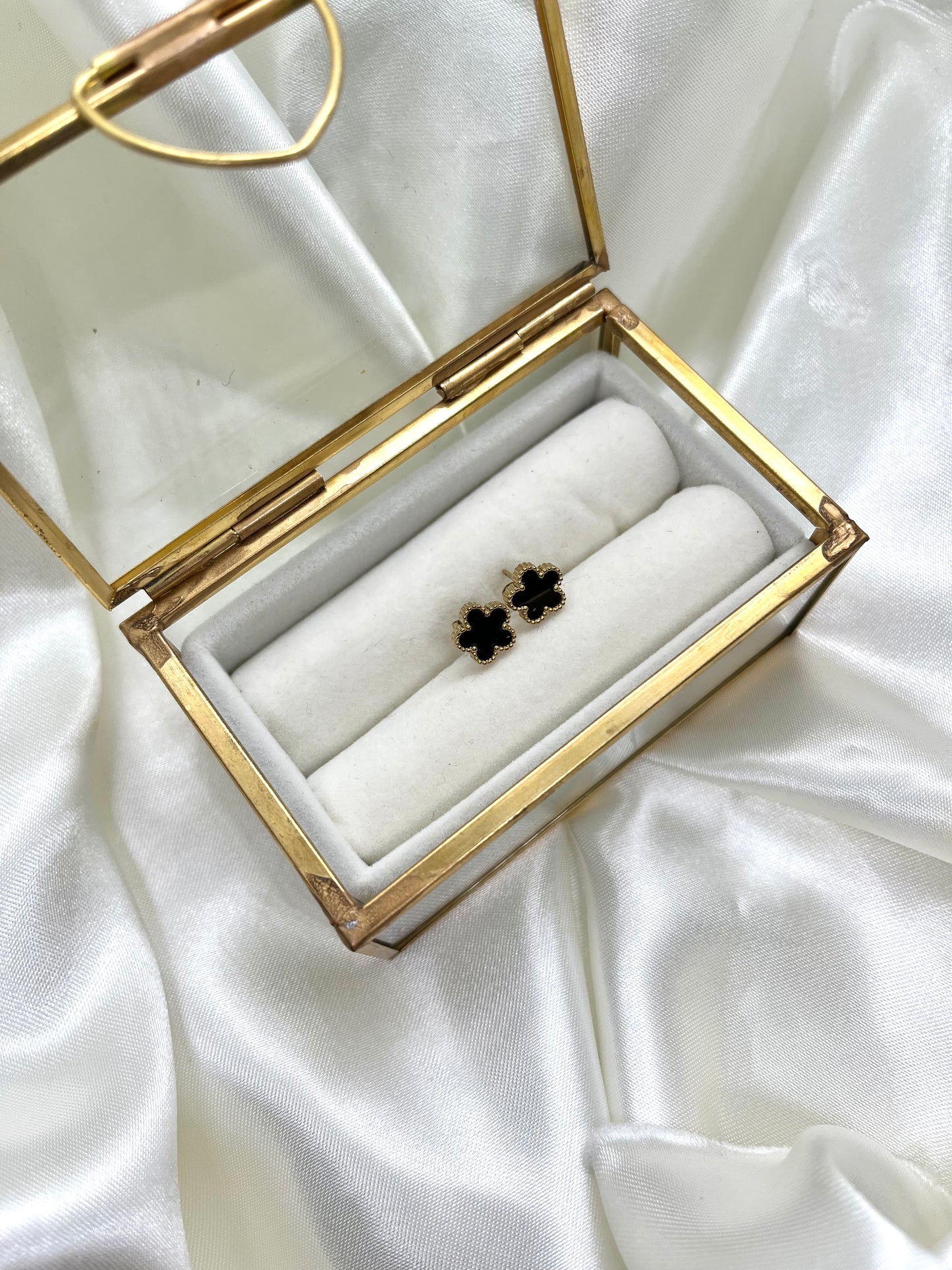 Boucles d’oreilles doré fleurs noires
