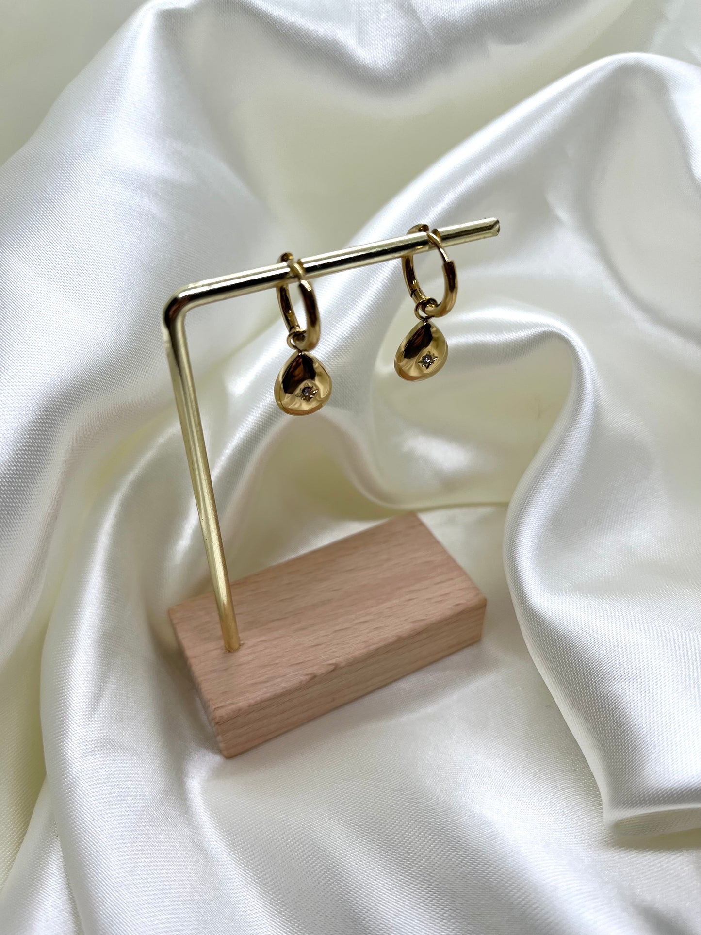 Boucles d’oreilles gouttes doré