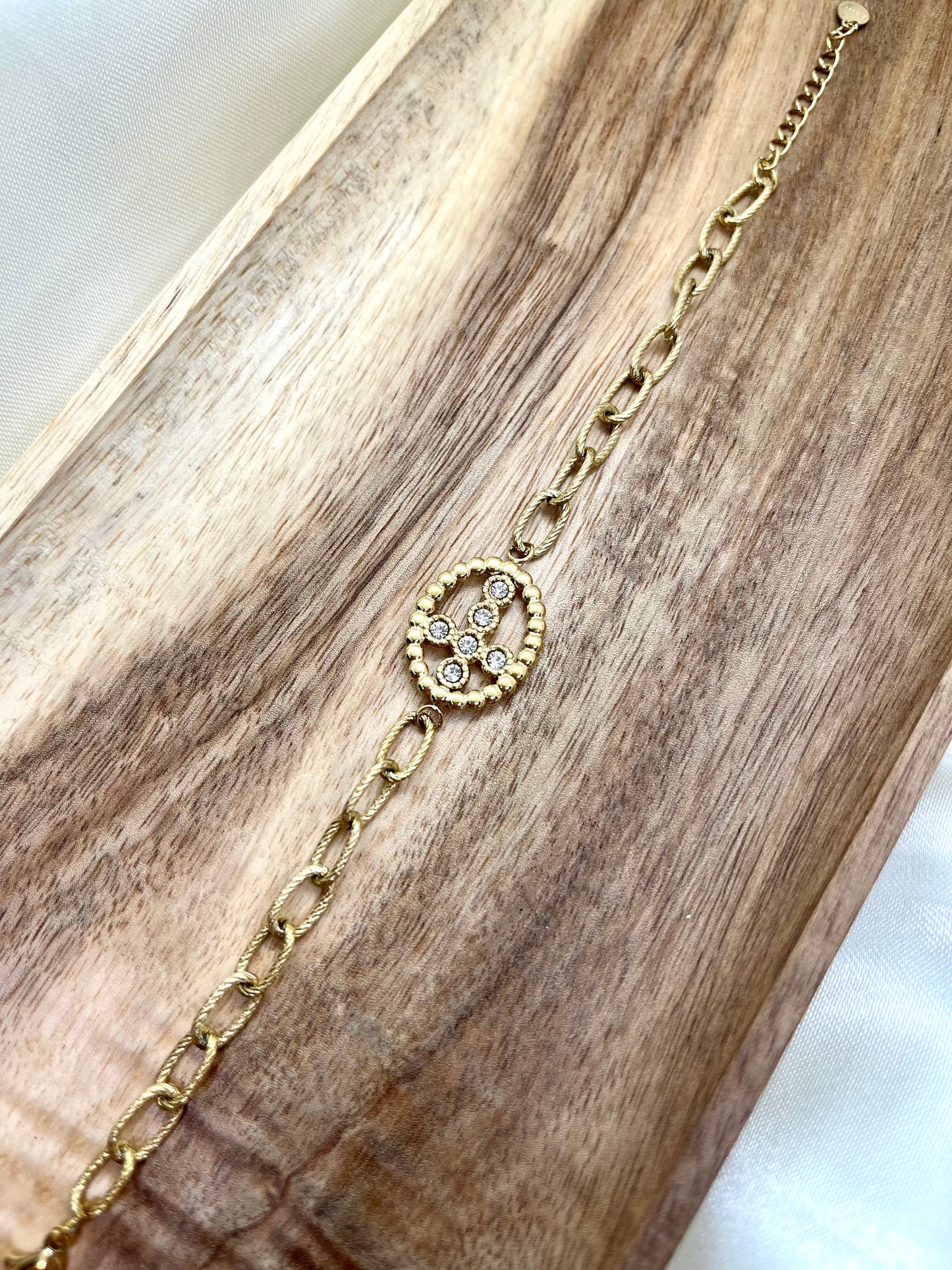 Bracelet doré et croix strass