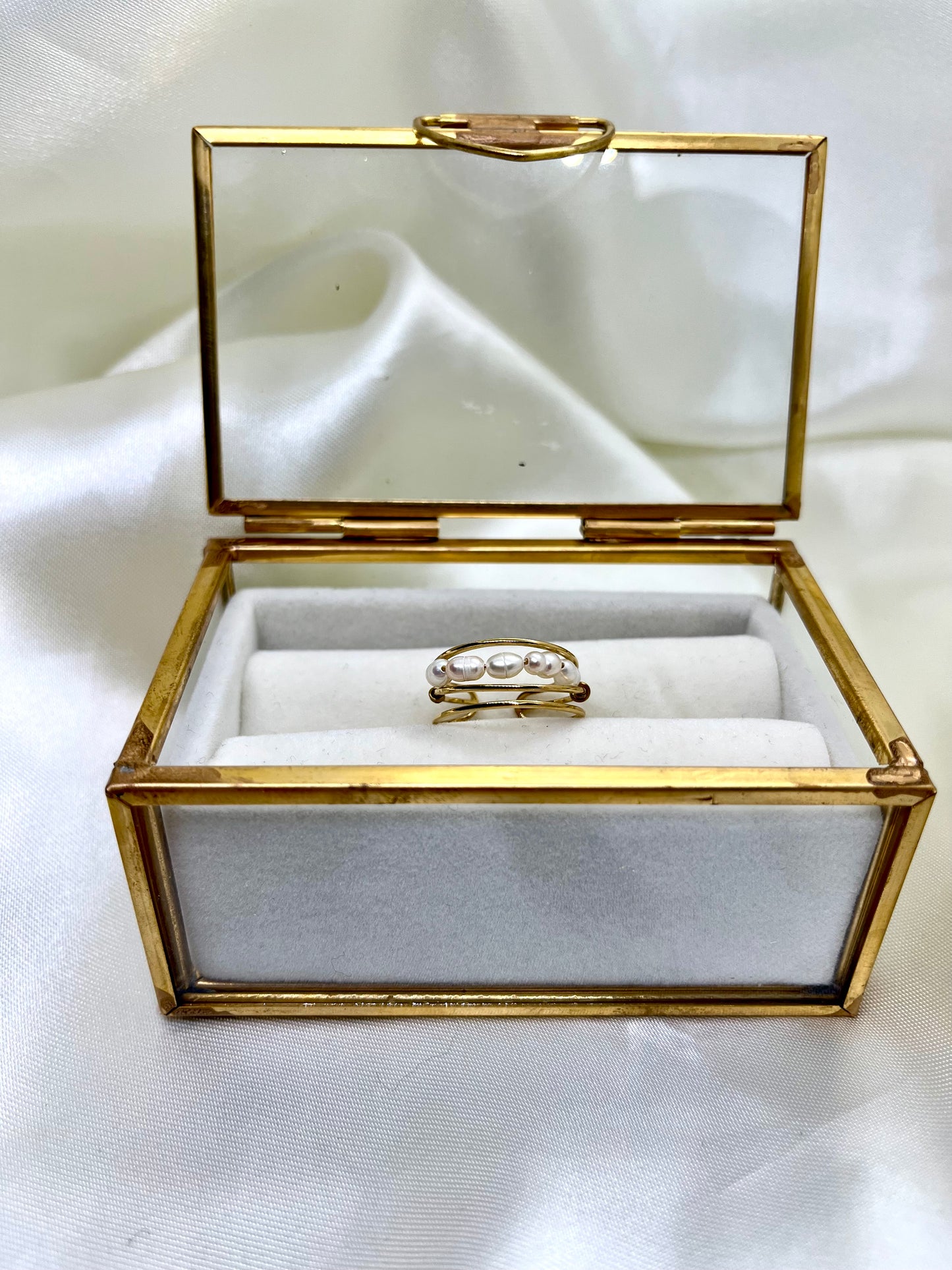 Bague dorée et nacrée