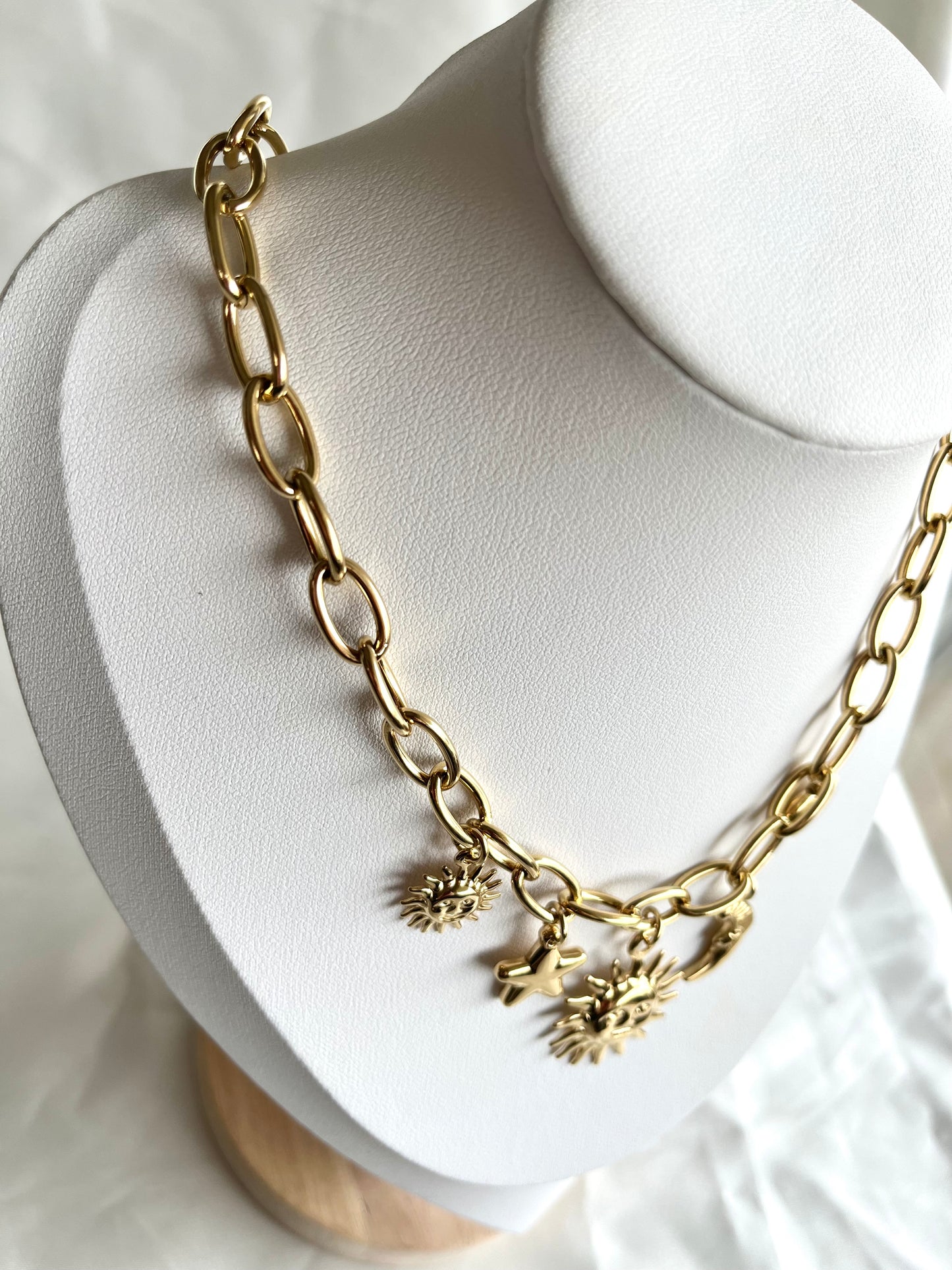 Collier doré pendentifs Gustave