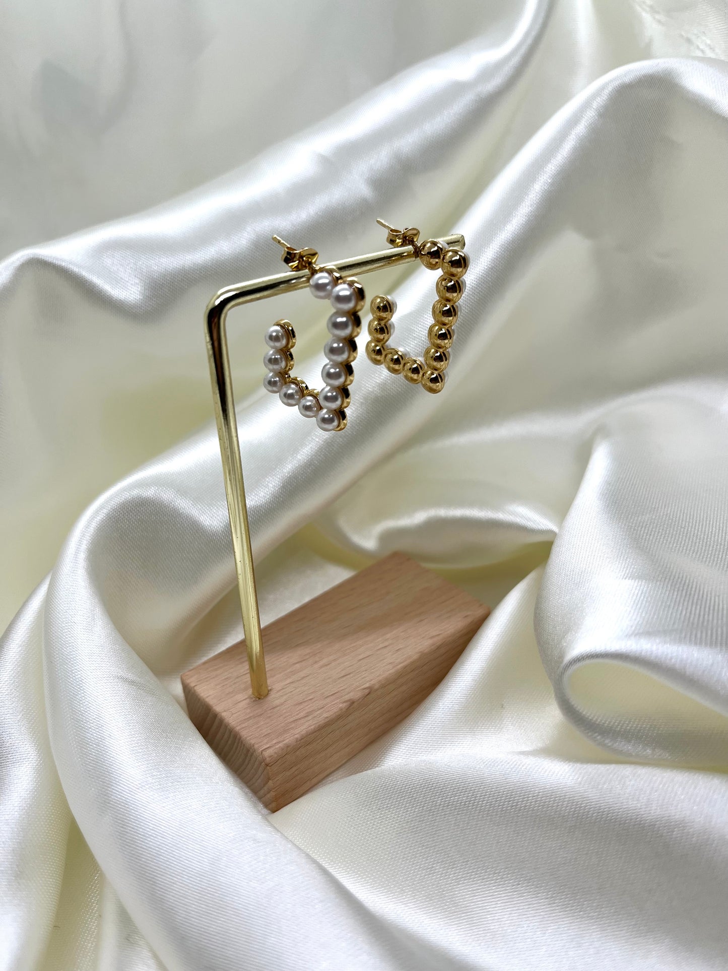 Boucles d’oreilles doré et boules nacré