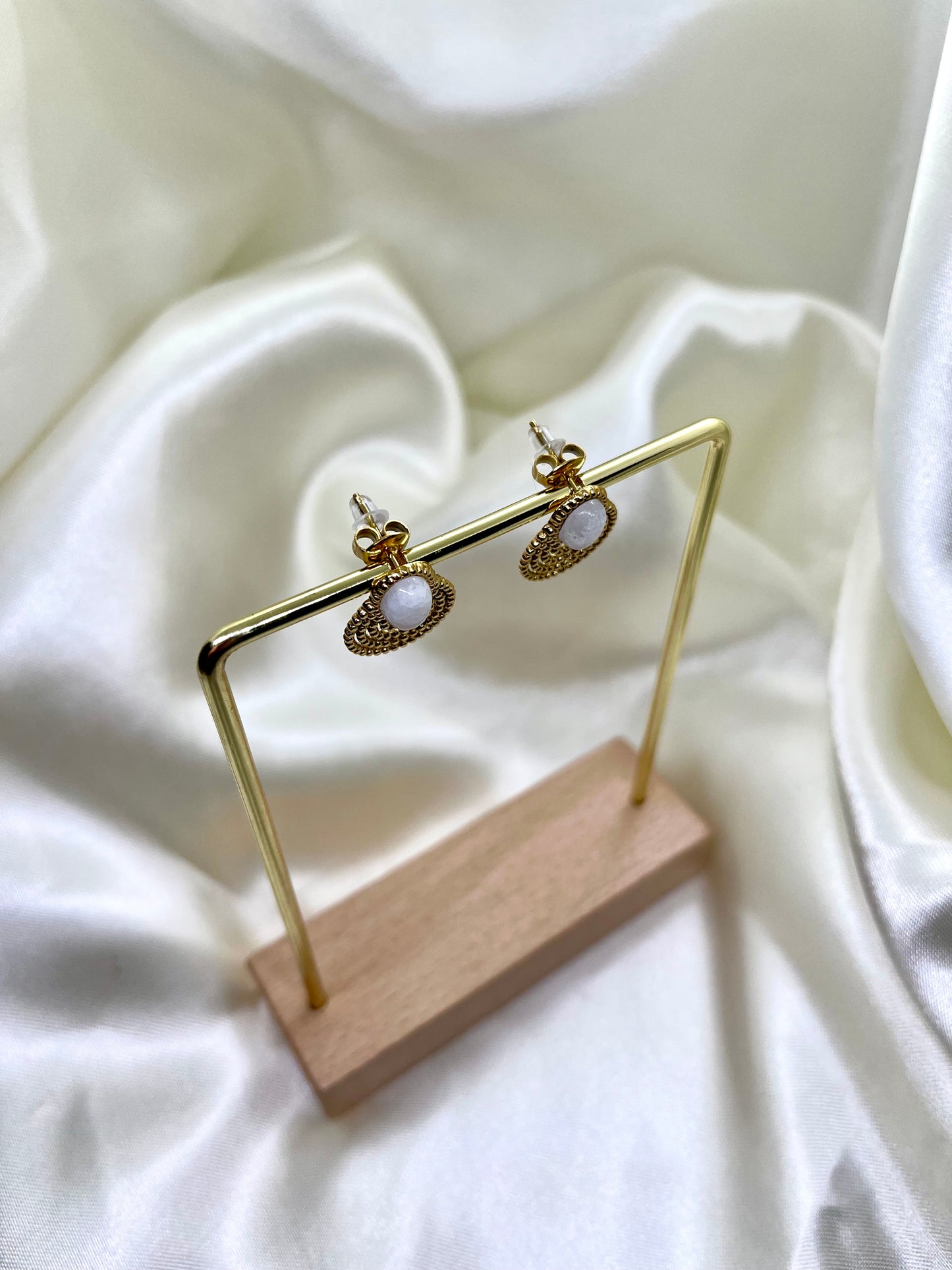 Boucles d’oreilles doré et blanc