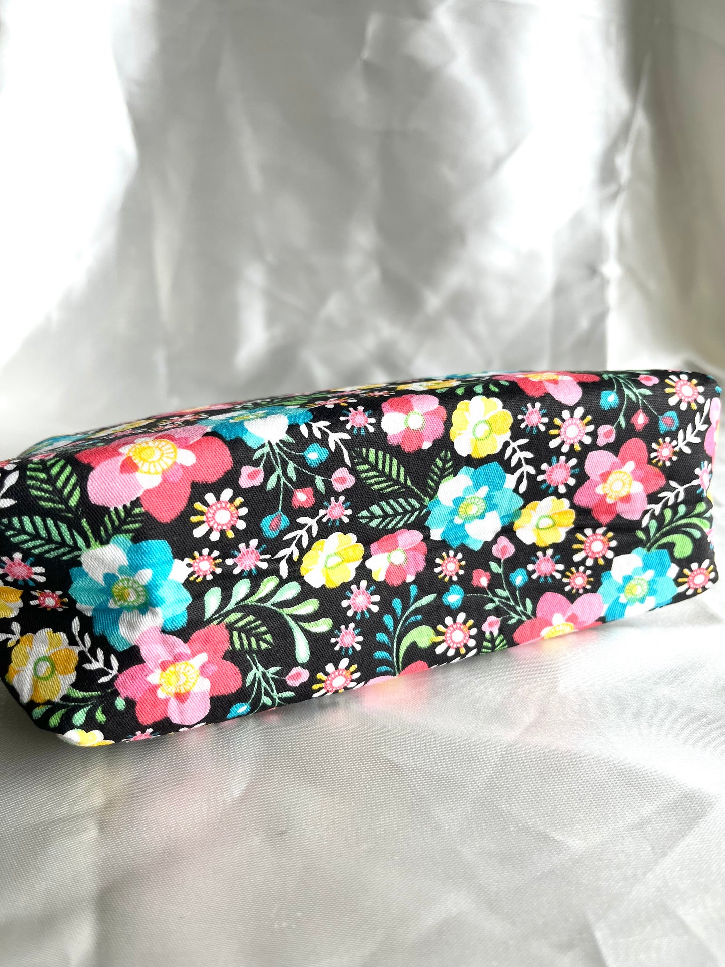 Trousse noire fleurie Love