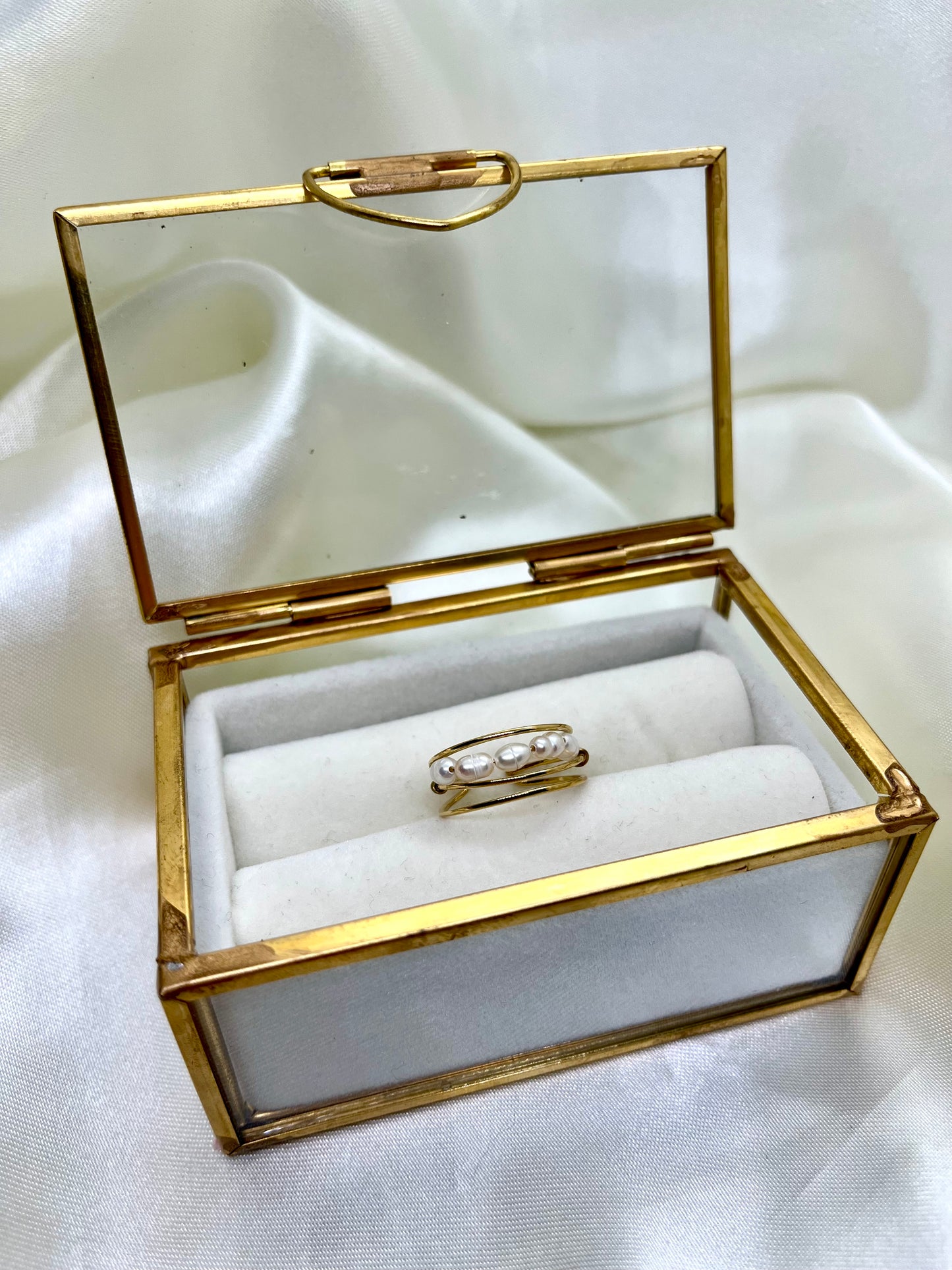Bague dorée et nacrée