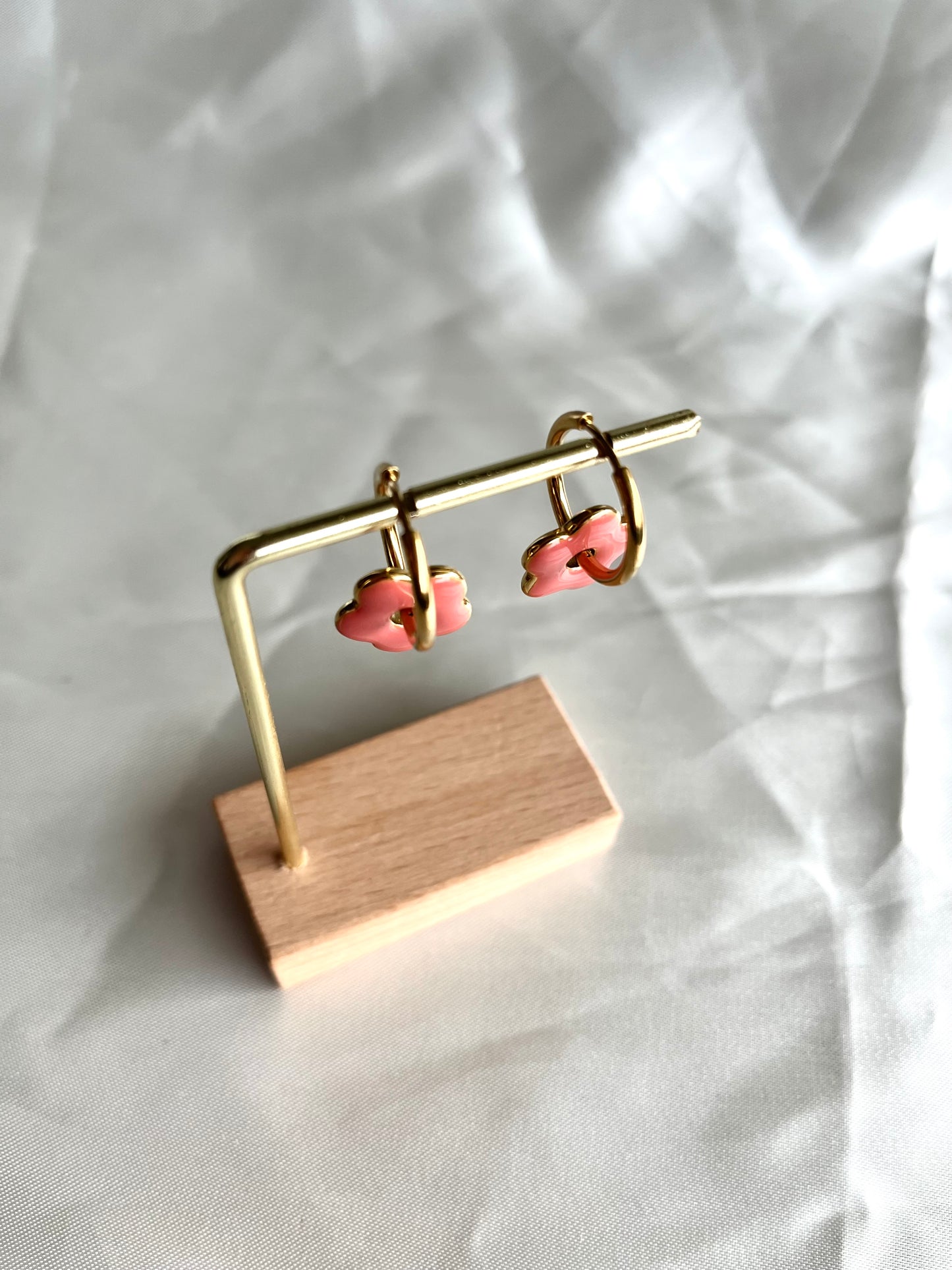 Boucles d’oreilles doré et fleur corail Vira