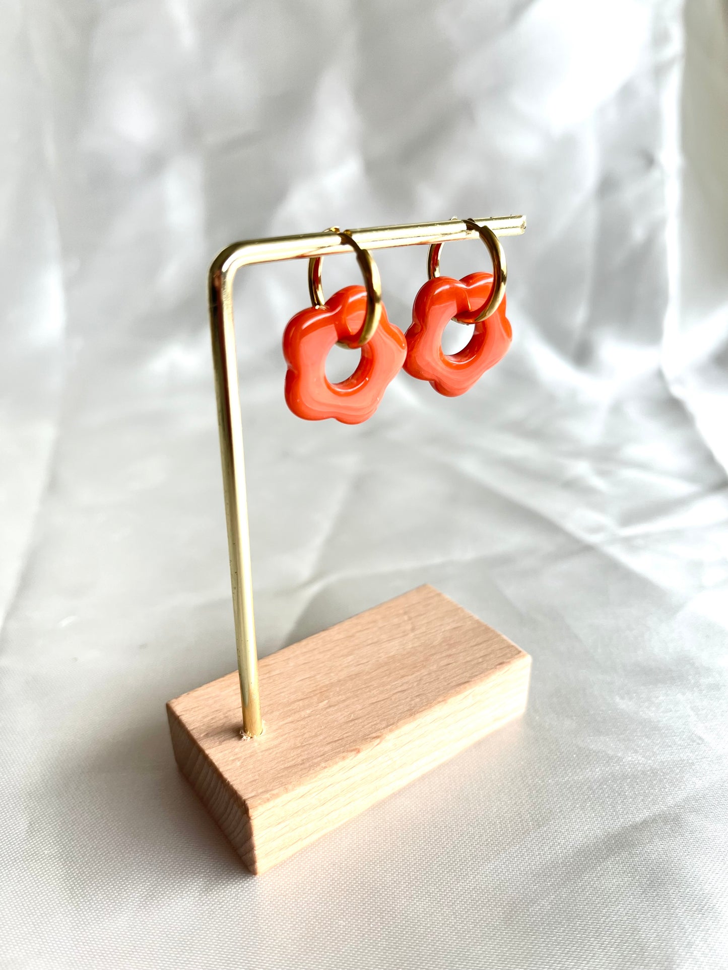 Boucles d’oreilles doré et fleur orange