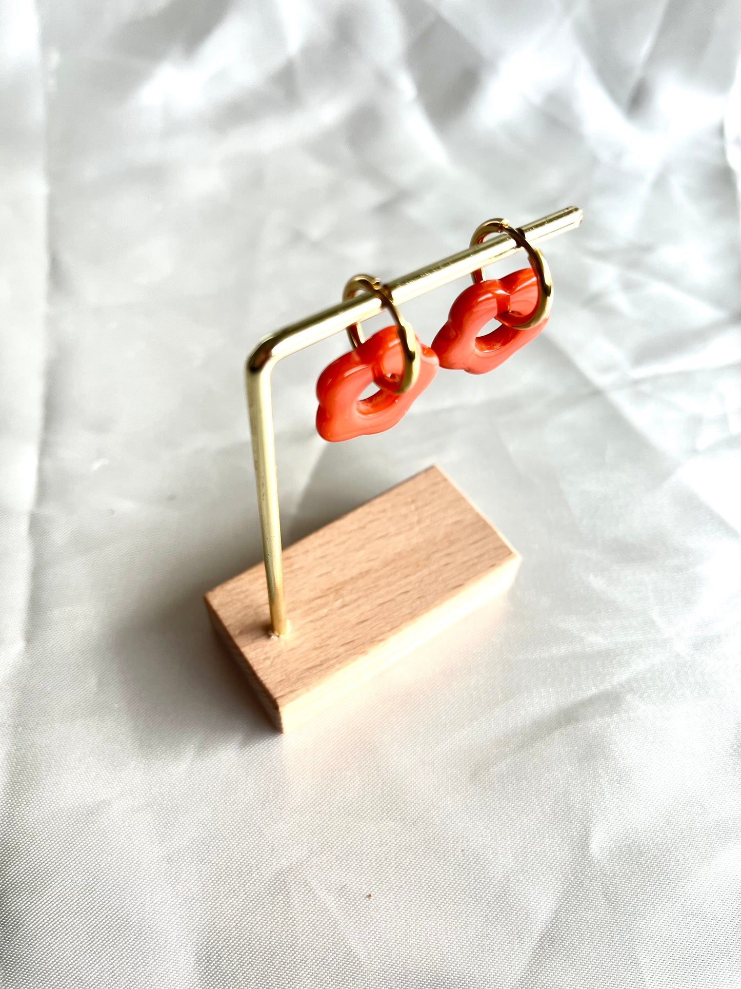 Boucles d’oreilles doré et fleur orange