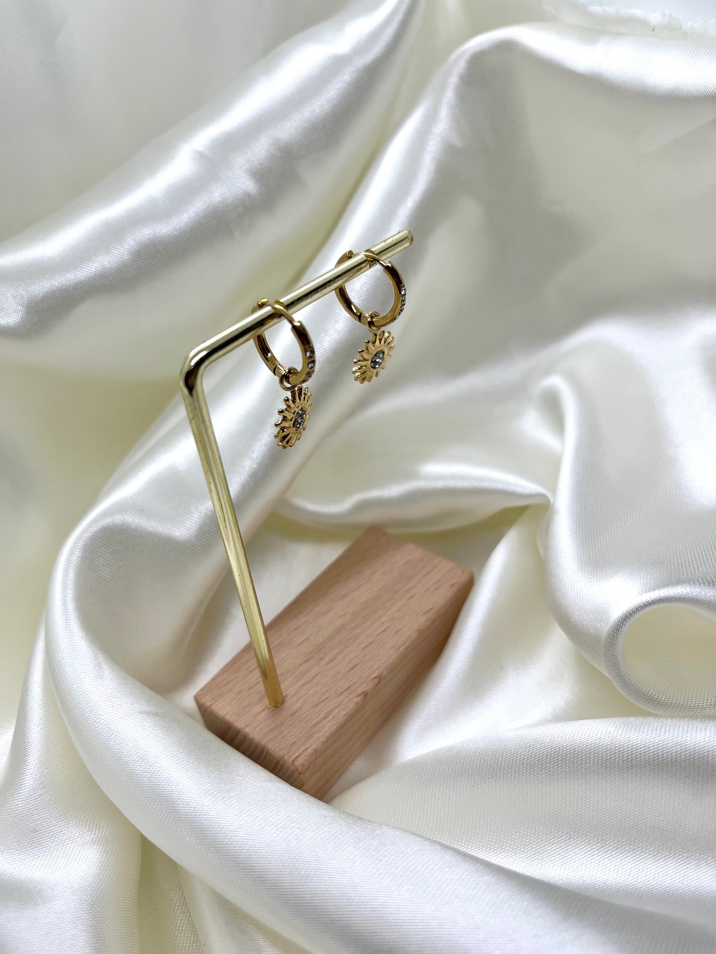 Boucles d’oreilles doré et strass fleurs