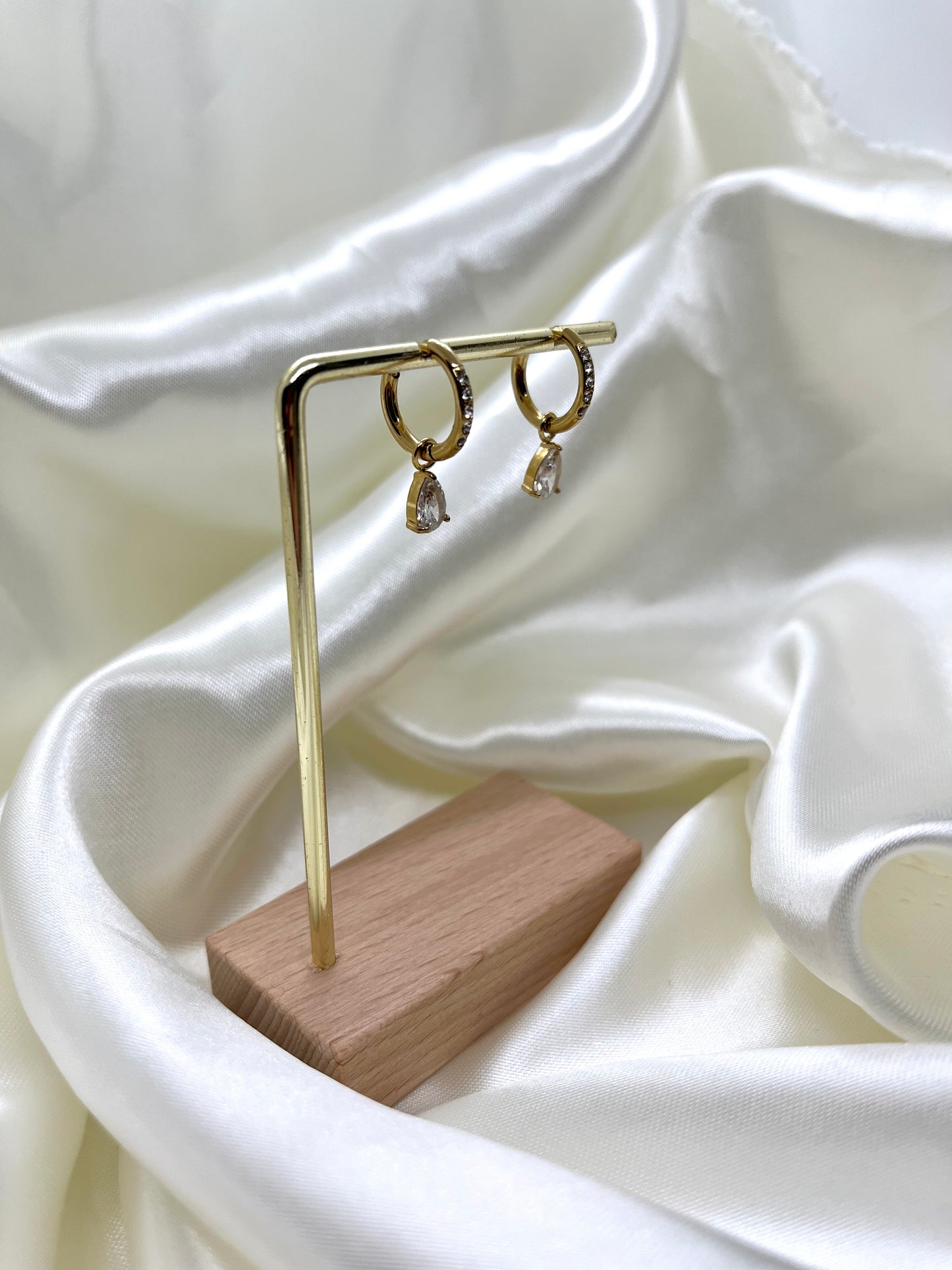 Boucles d’oreilles doré et strass goutte