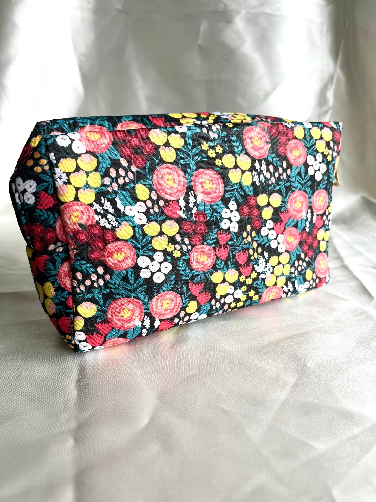 Trousse noir fleurie Love