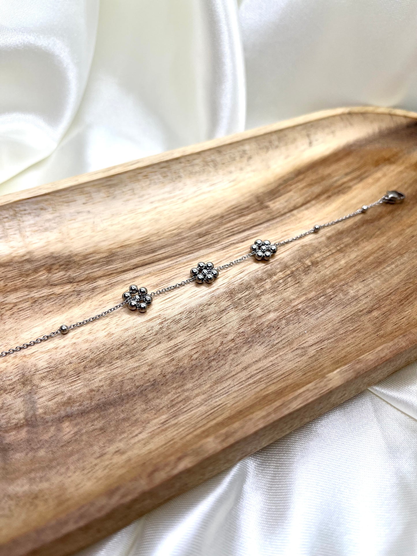 Bracelet argenté petites fleurs