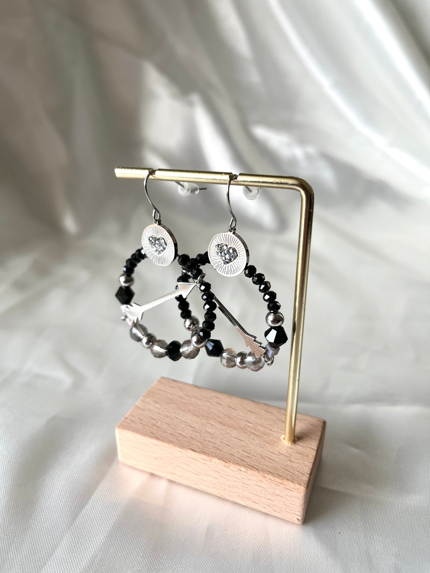Boucles d’oreilles argenté & noir Arrow