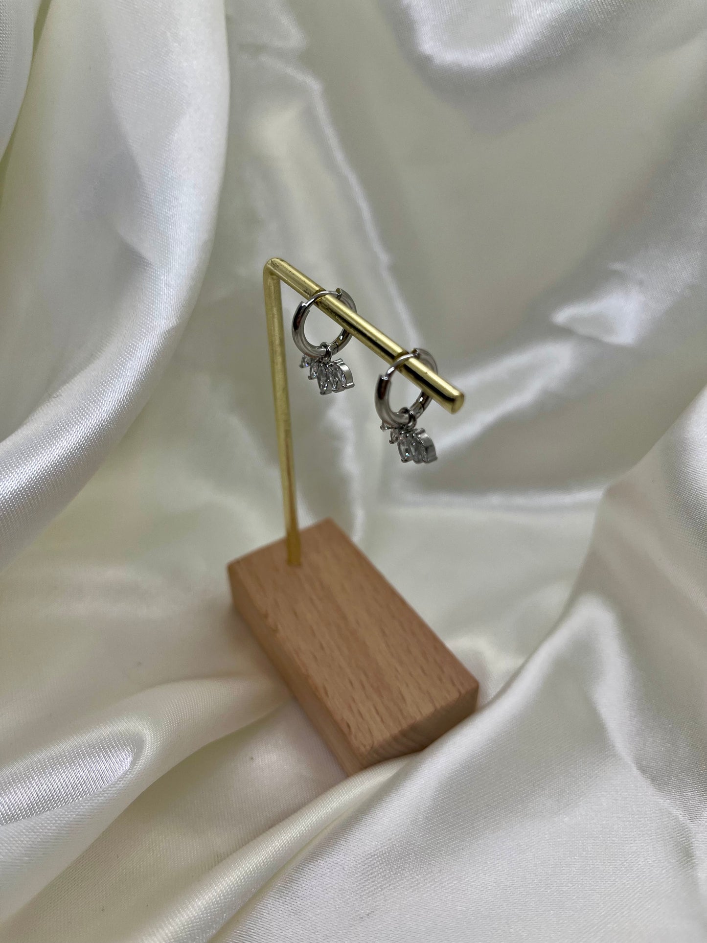Boucles d’oreilles argentées et strass