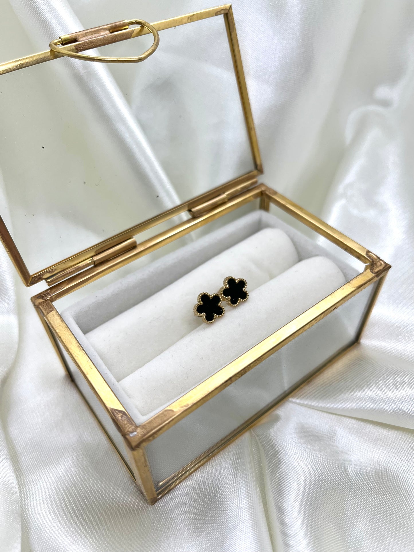 Boucles d’oreilles doré fleurs noires