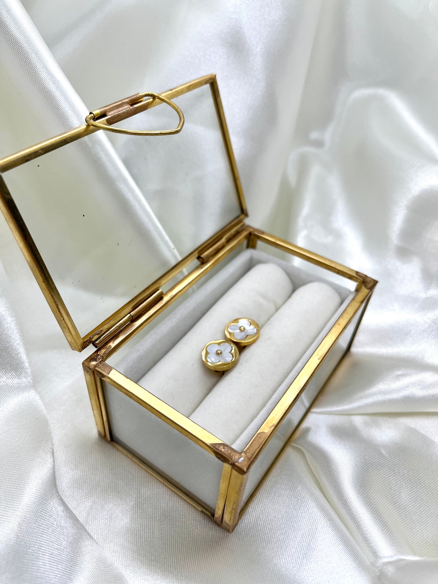 Boucles d’oreilles doré et nacré rondes
