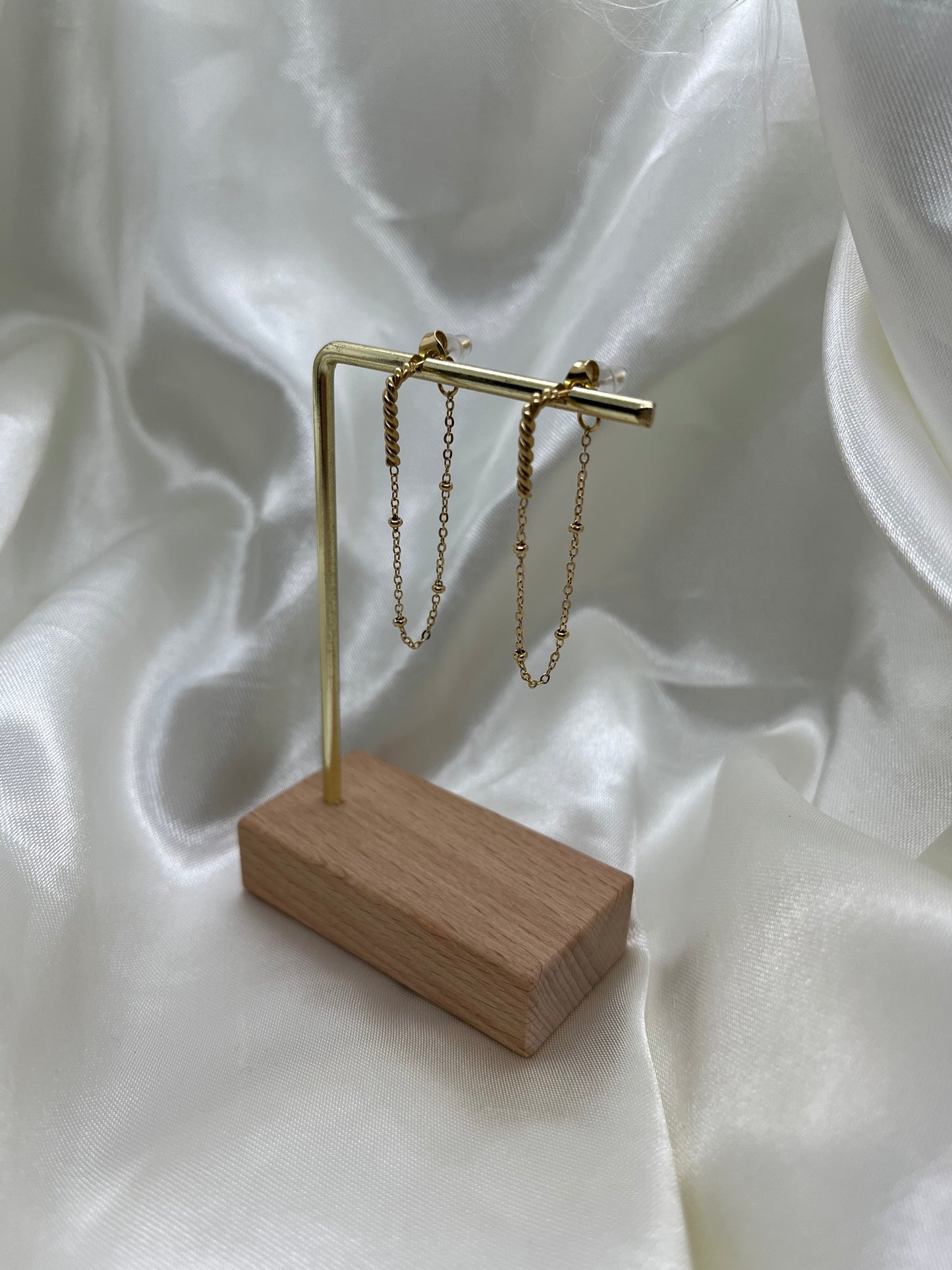 Boucles d’oreilles dorées fines