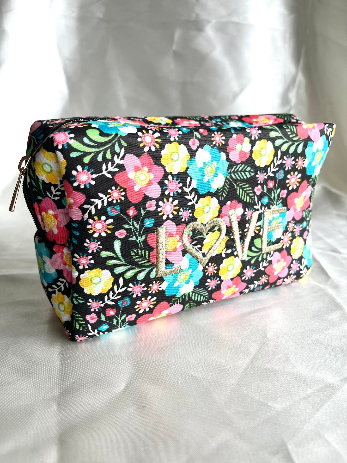 Trousse noire fleurie Love