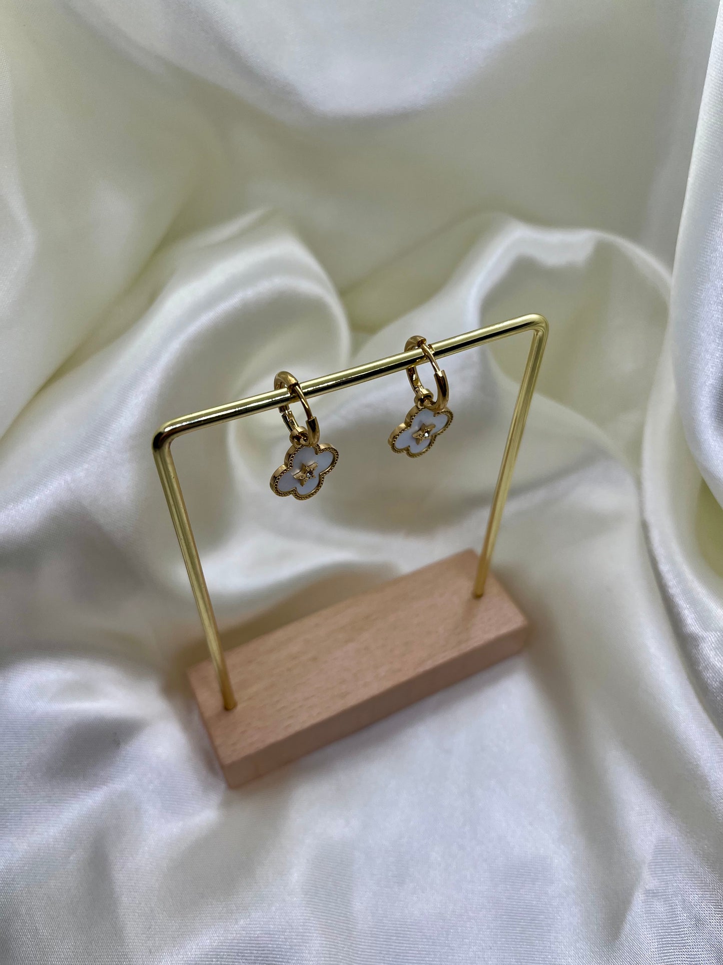 Boucles d’oreilles trèfle doré et nacré
