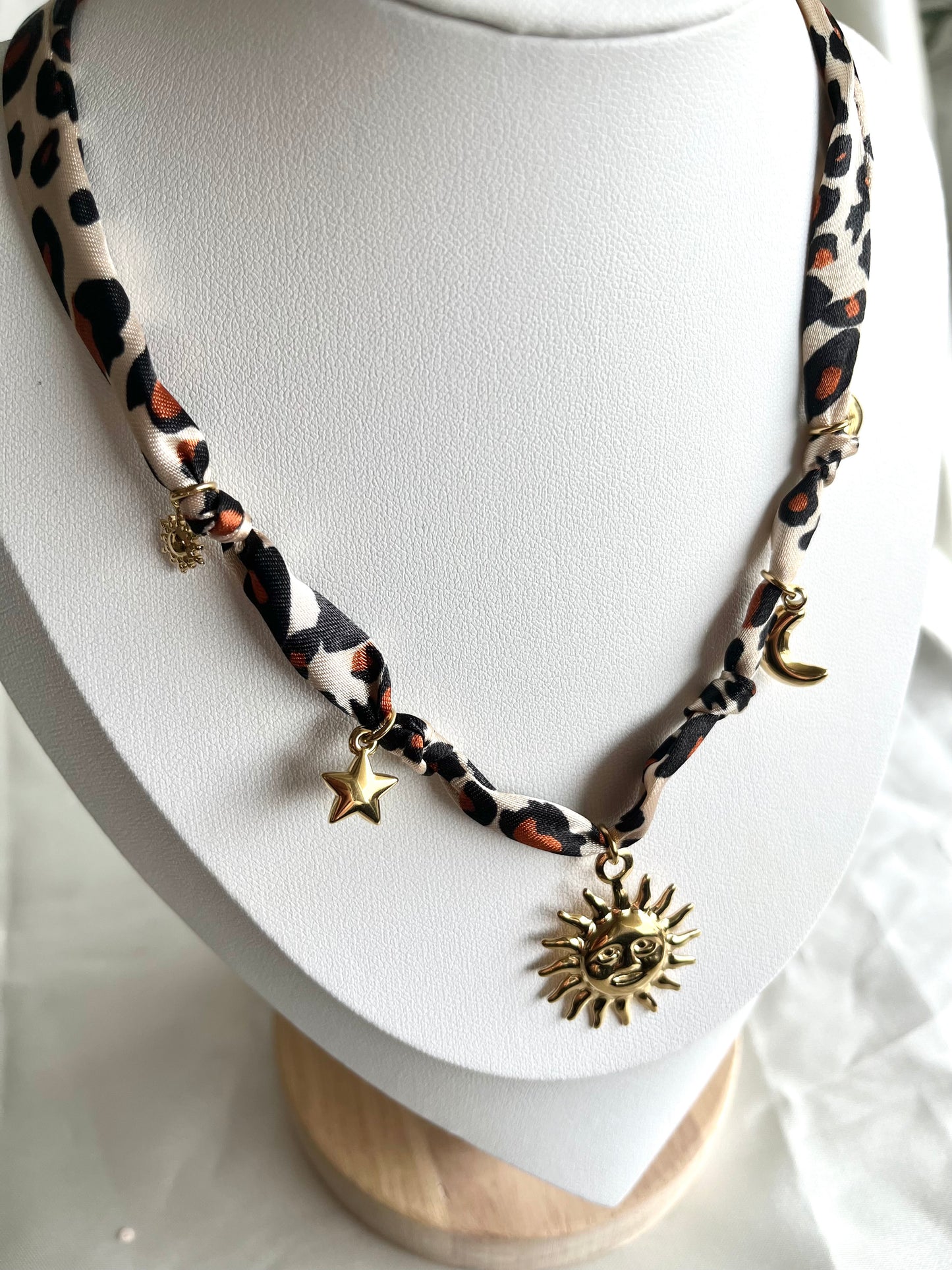 Collier léopard et doré Jack