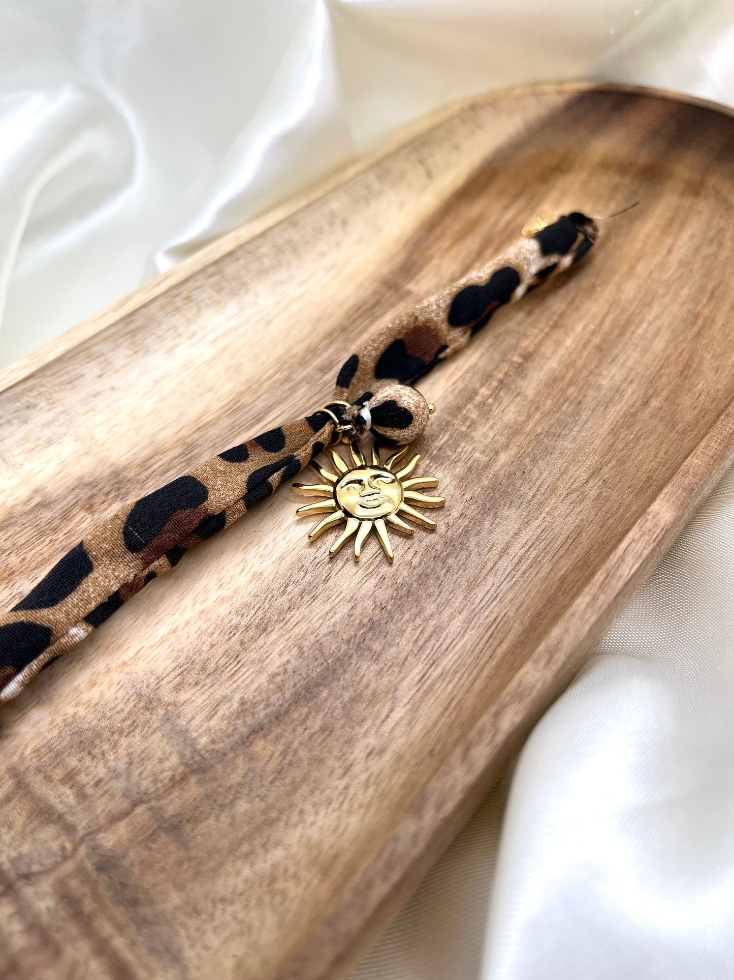 Bracelet léopard et doré soleil