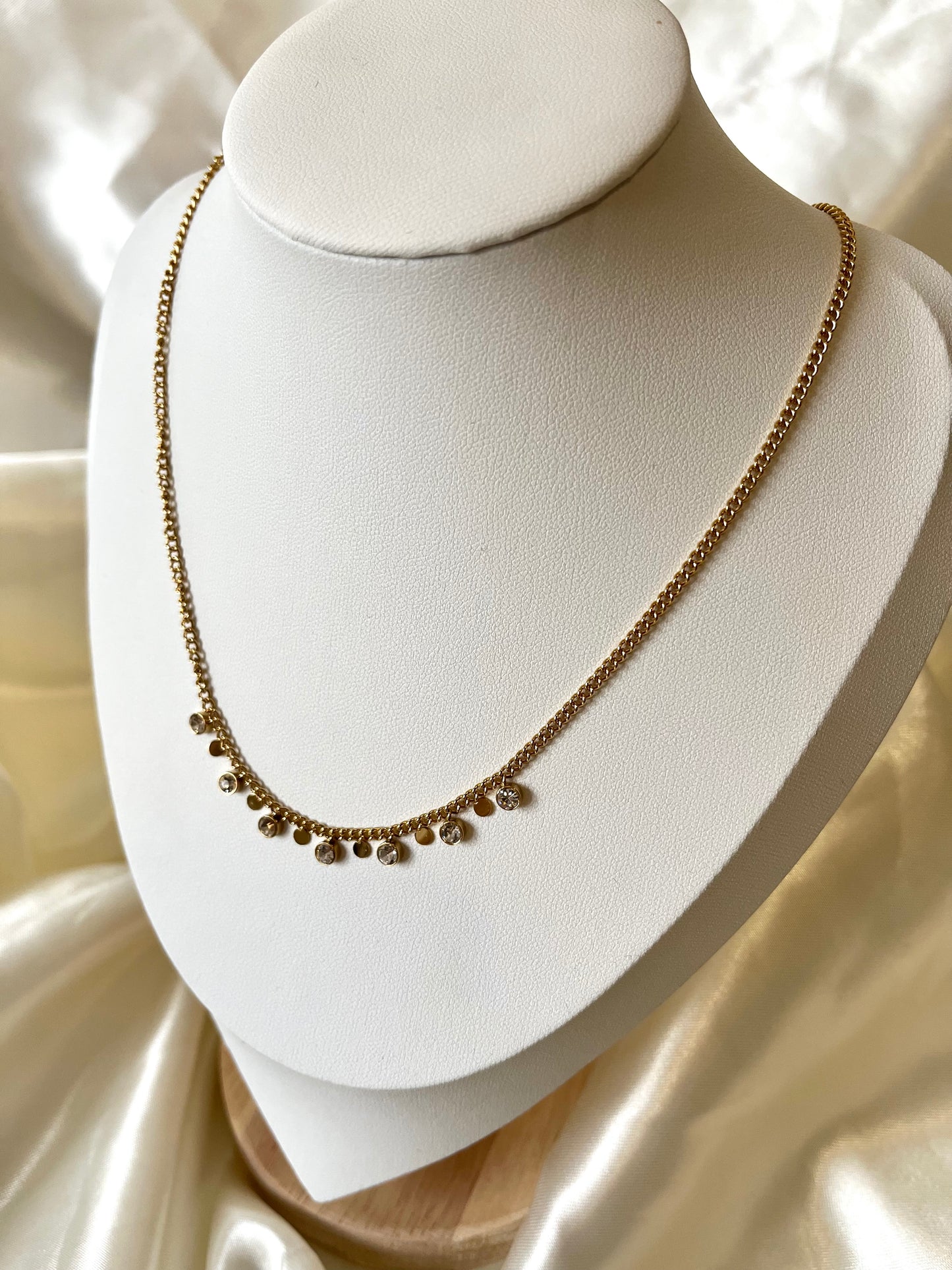 Collier doré petits pendentifs