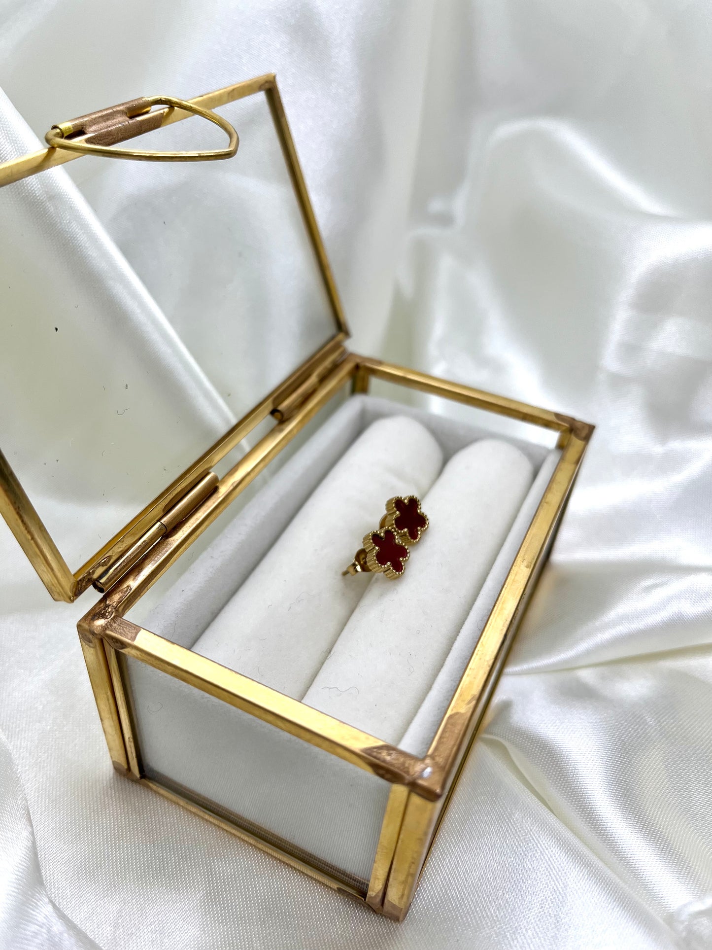Boucles d’oreilles doré petites fleurs bordeaux