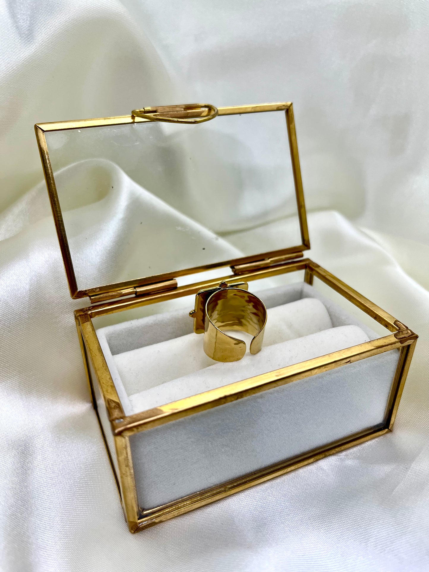 Bague dorée carrée et noire