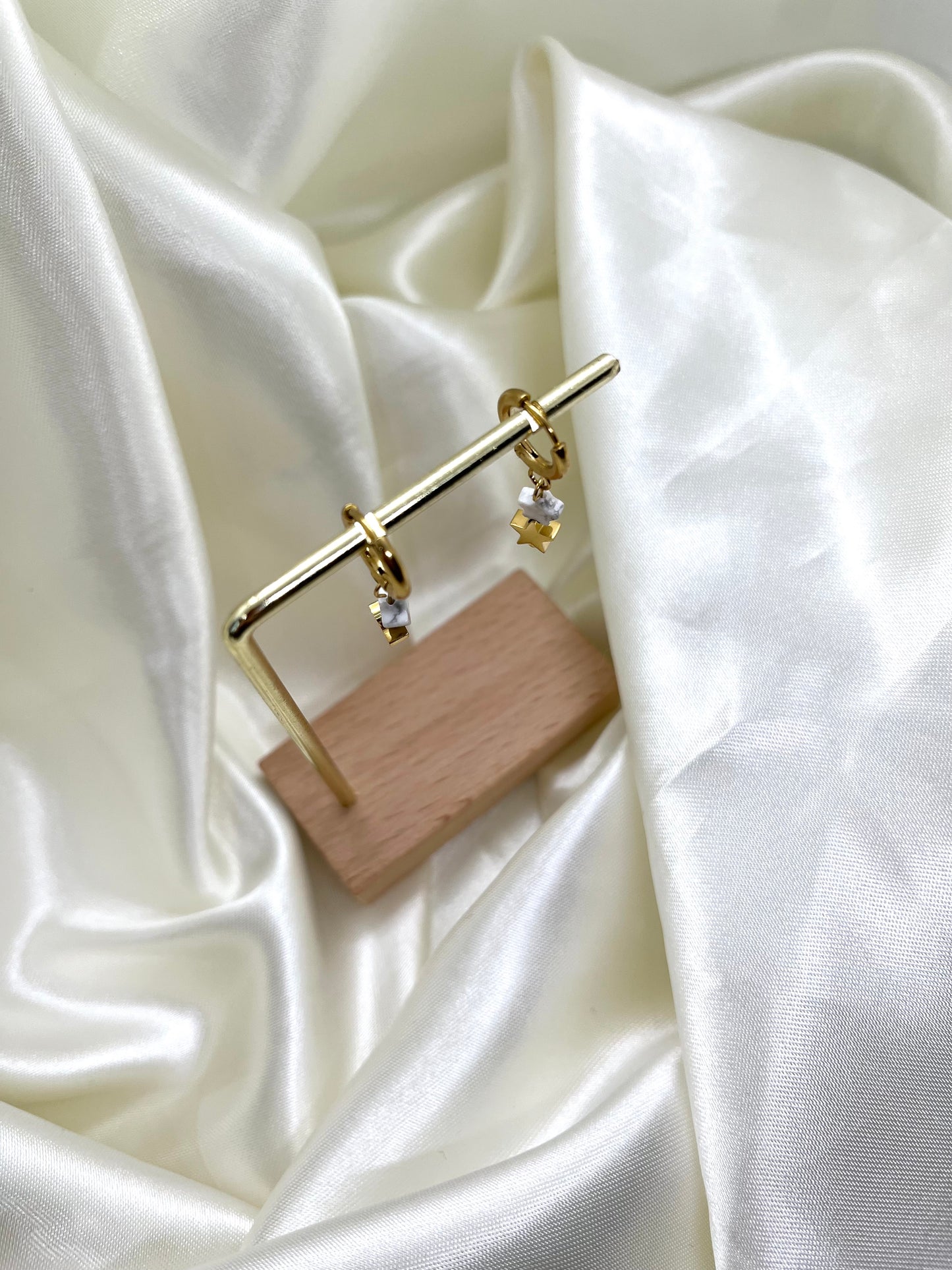 Boucles d’oreilles doré et blanche étoiles