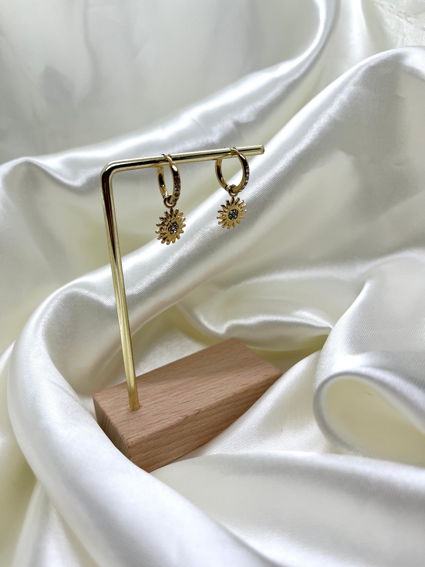 Boucles d’oreilles doré et strass fleurs