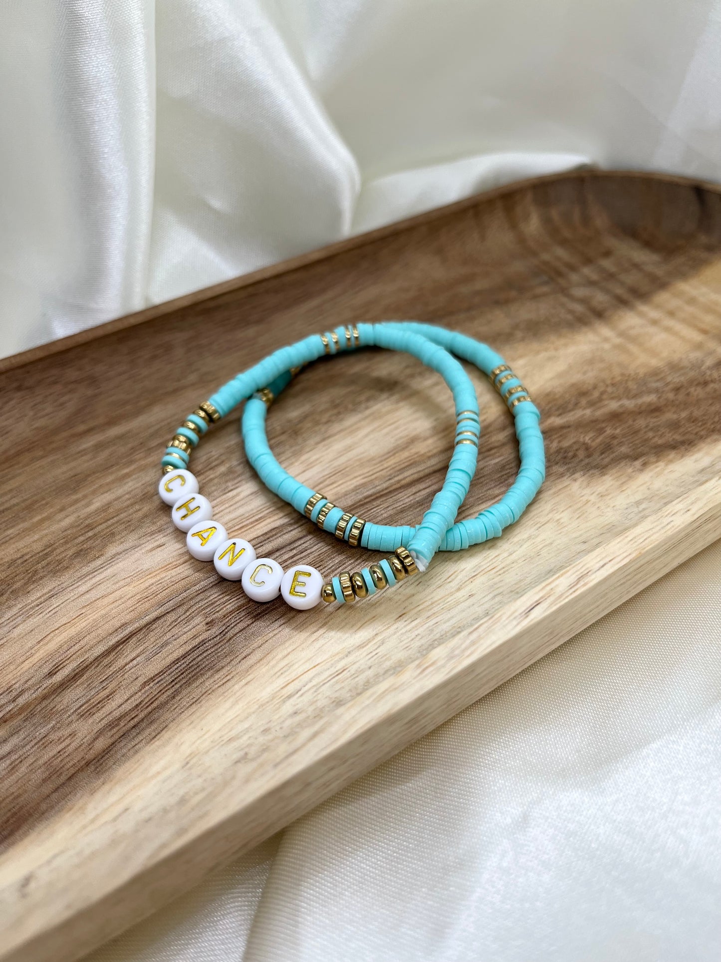Bracelets turquoise, blanc et doré Chance