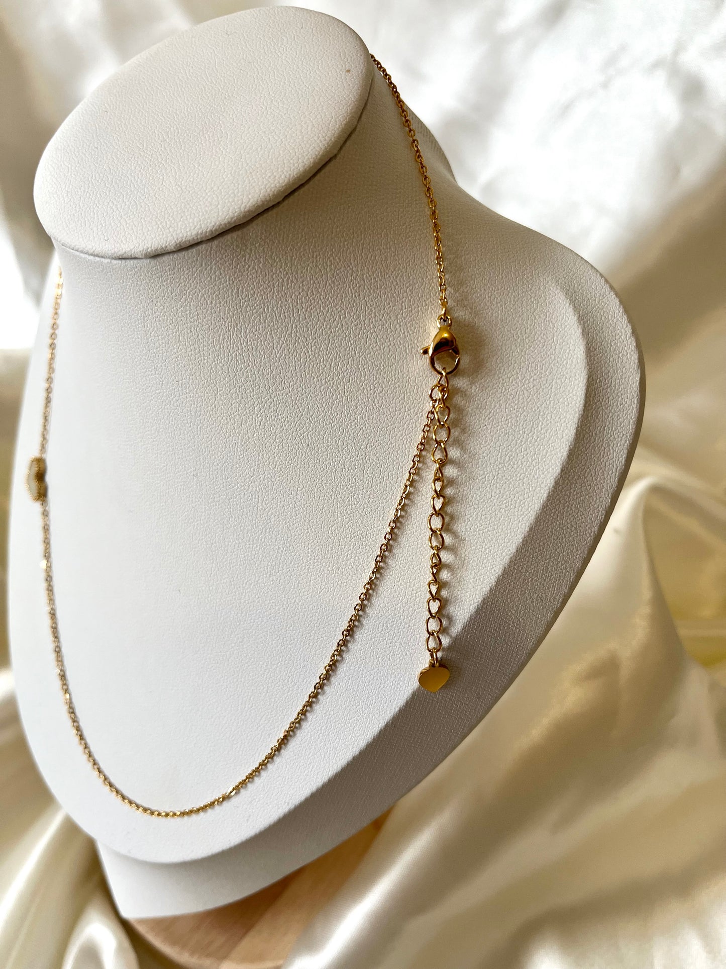 Collier doré cœur nacré