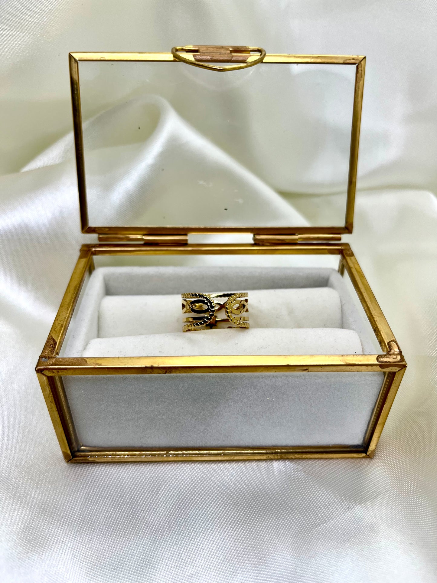 Bague dorée et strass