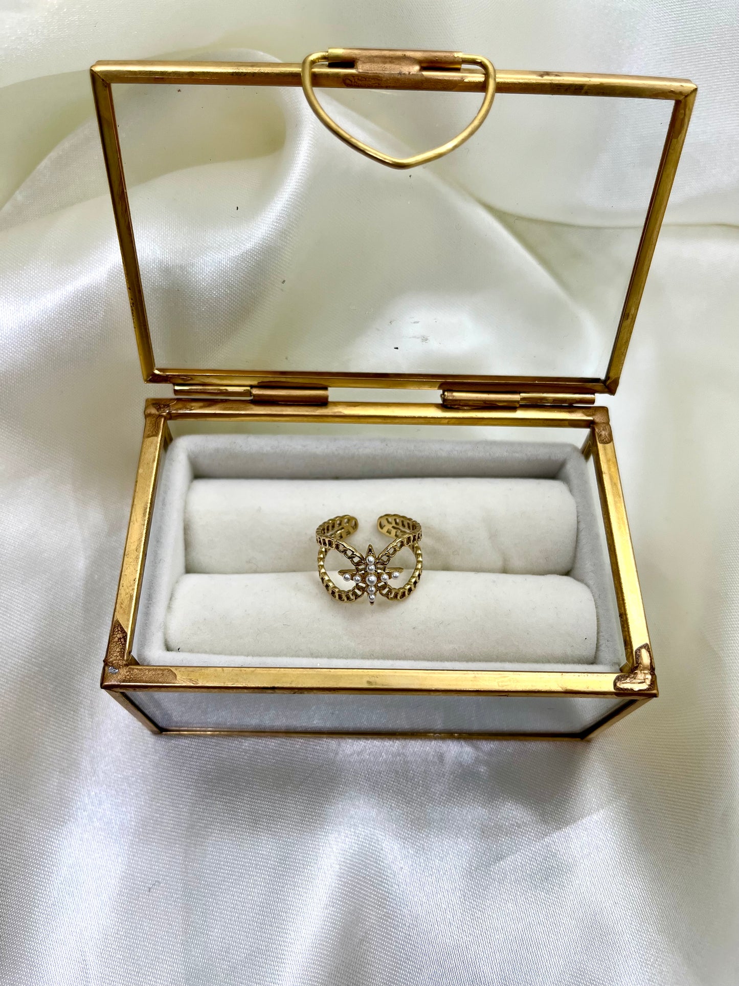 Bague dorée et strass