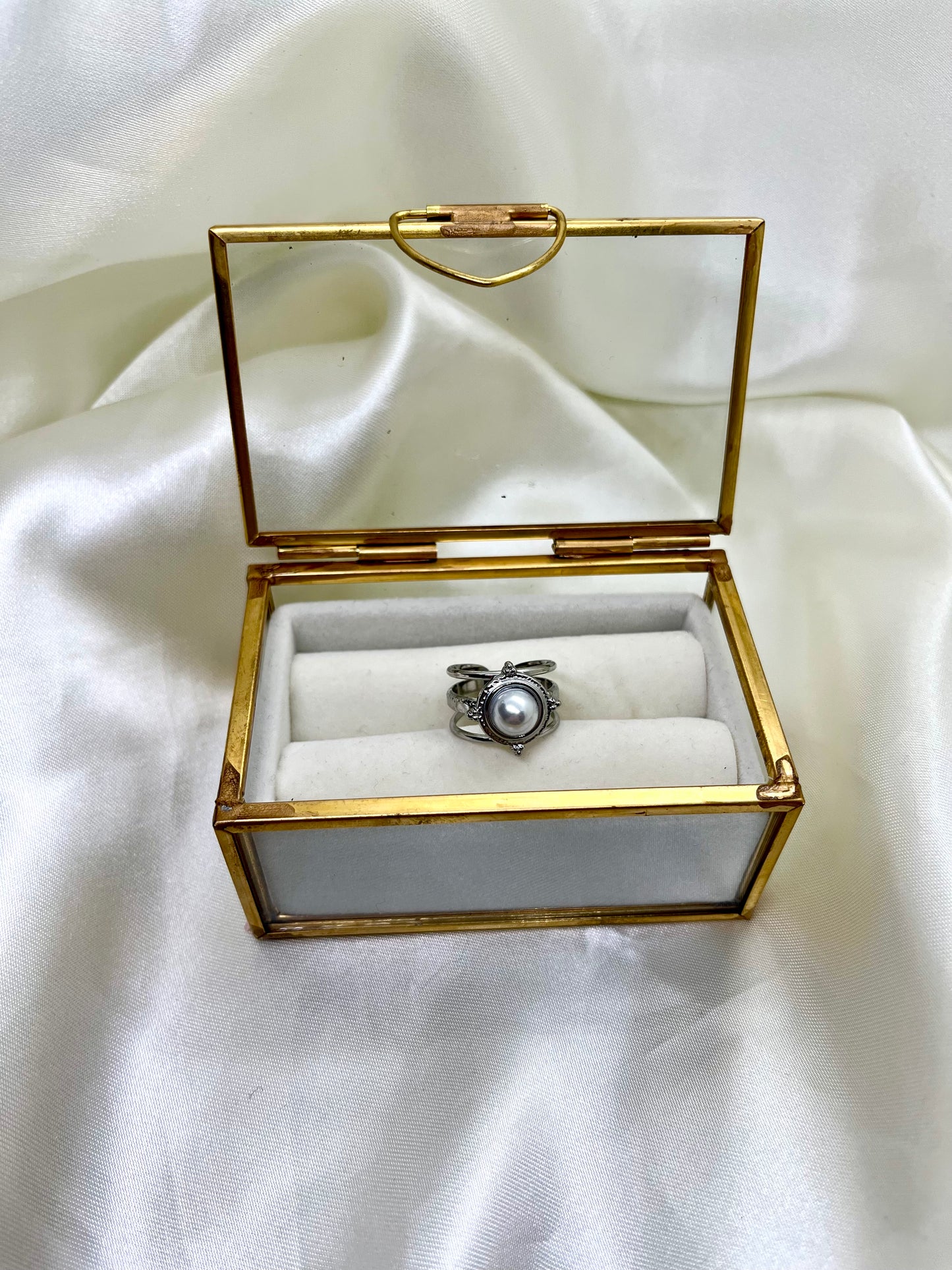Bague argentée et nacrée