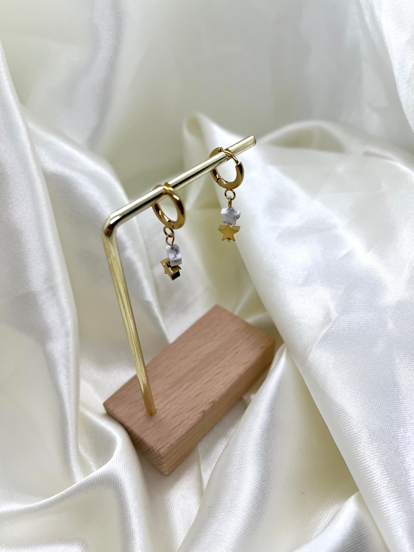 Boucles d’oreilles doré et blanche étoiles