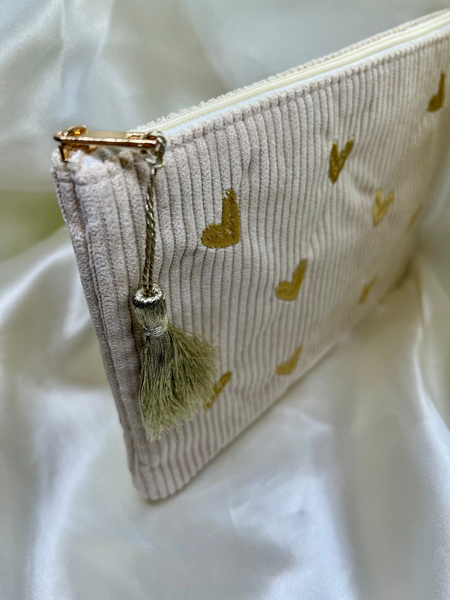 Pochette beige et cœurs doré
