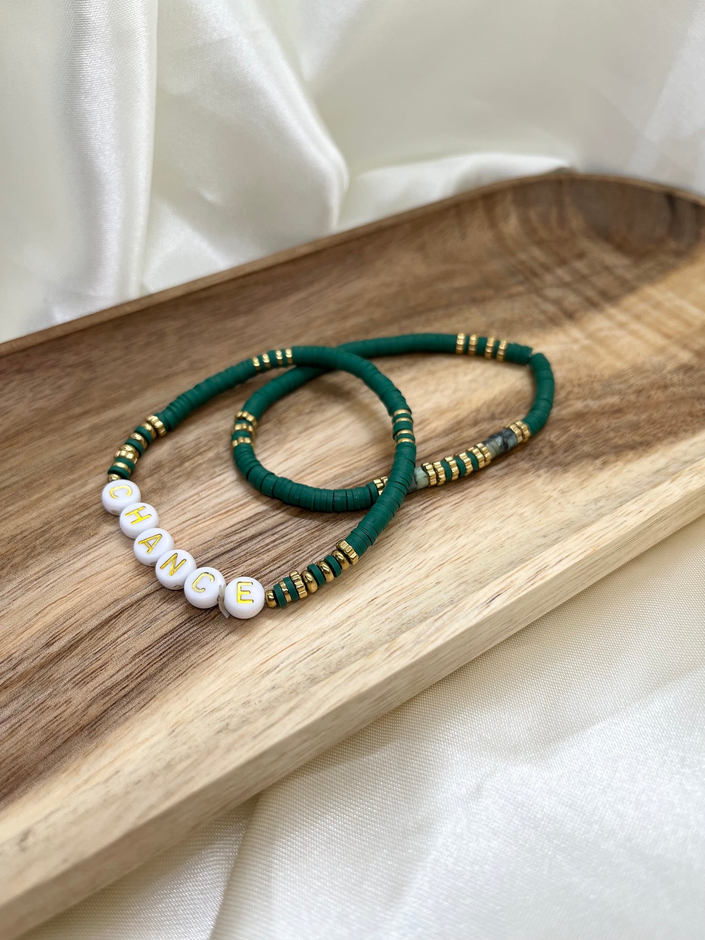 Bracelets en perles vert, blanc et doré Chance