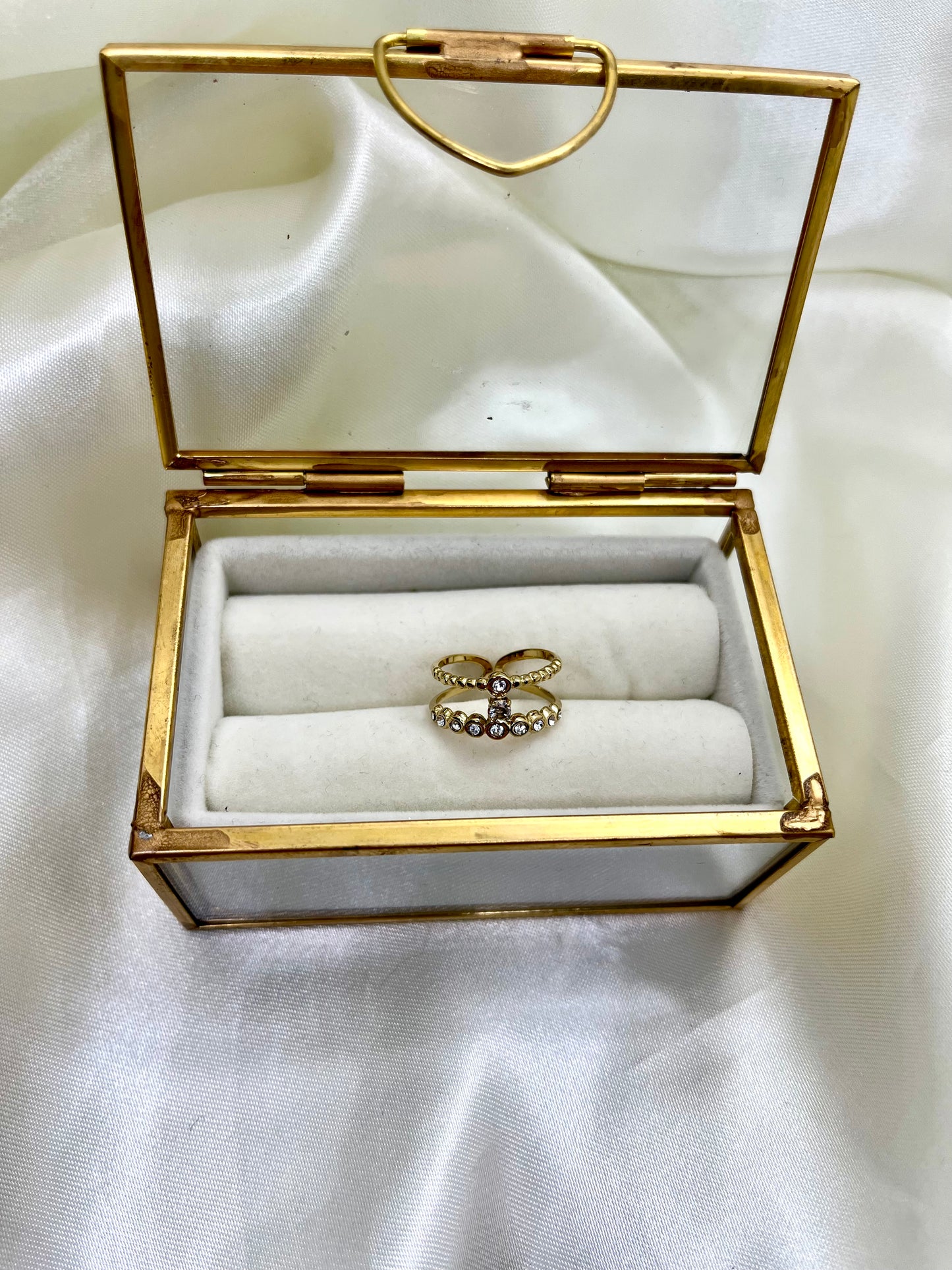 Bague dorée et strass