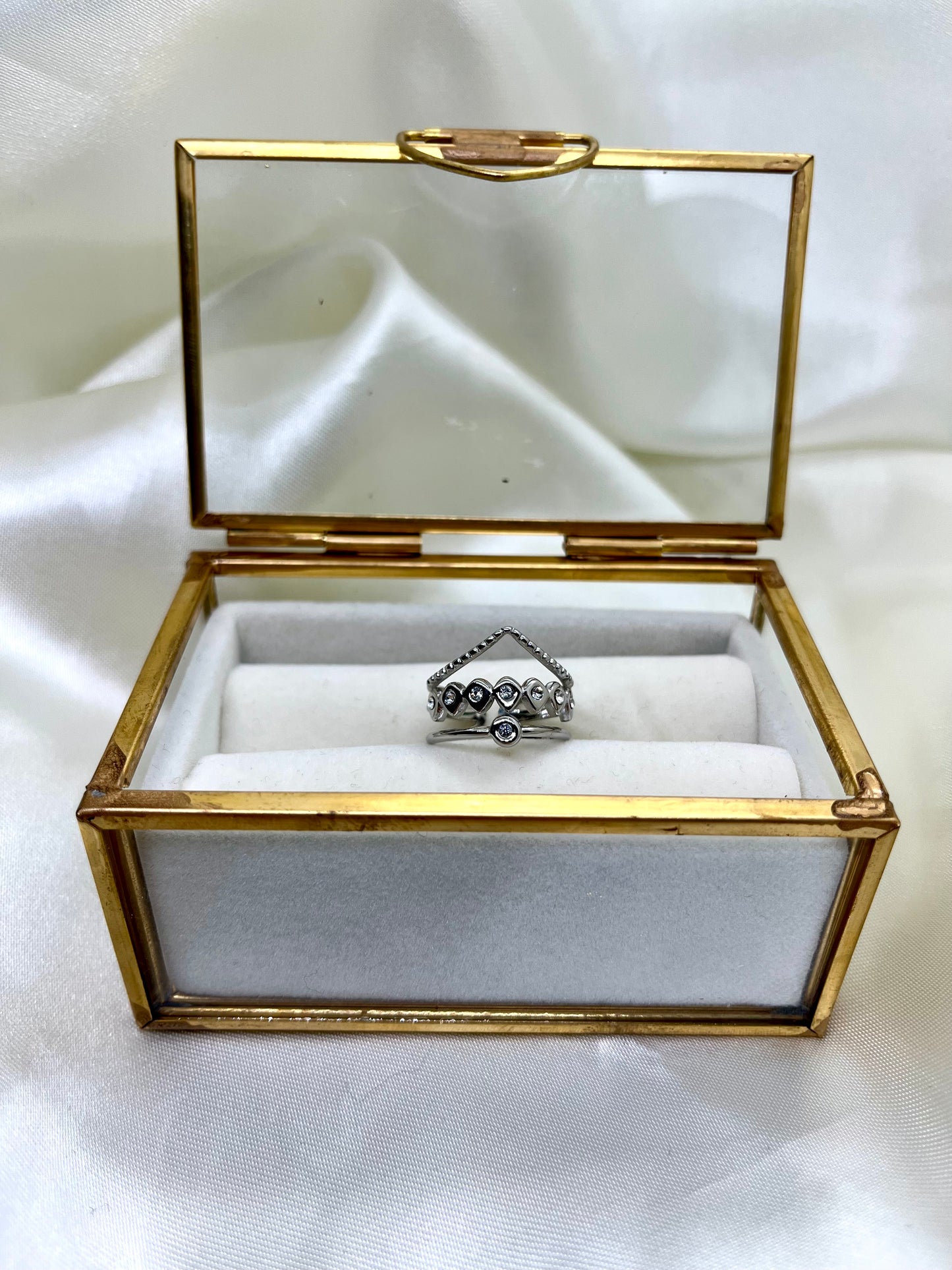Bague argentée et strass