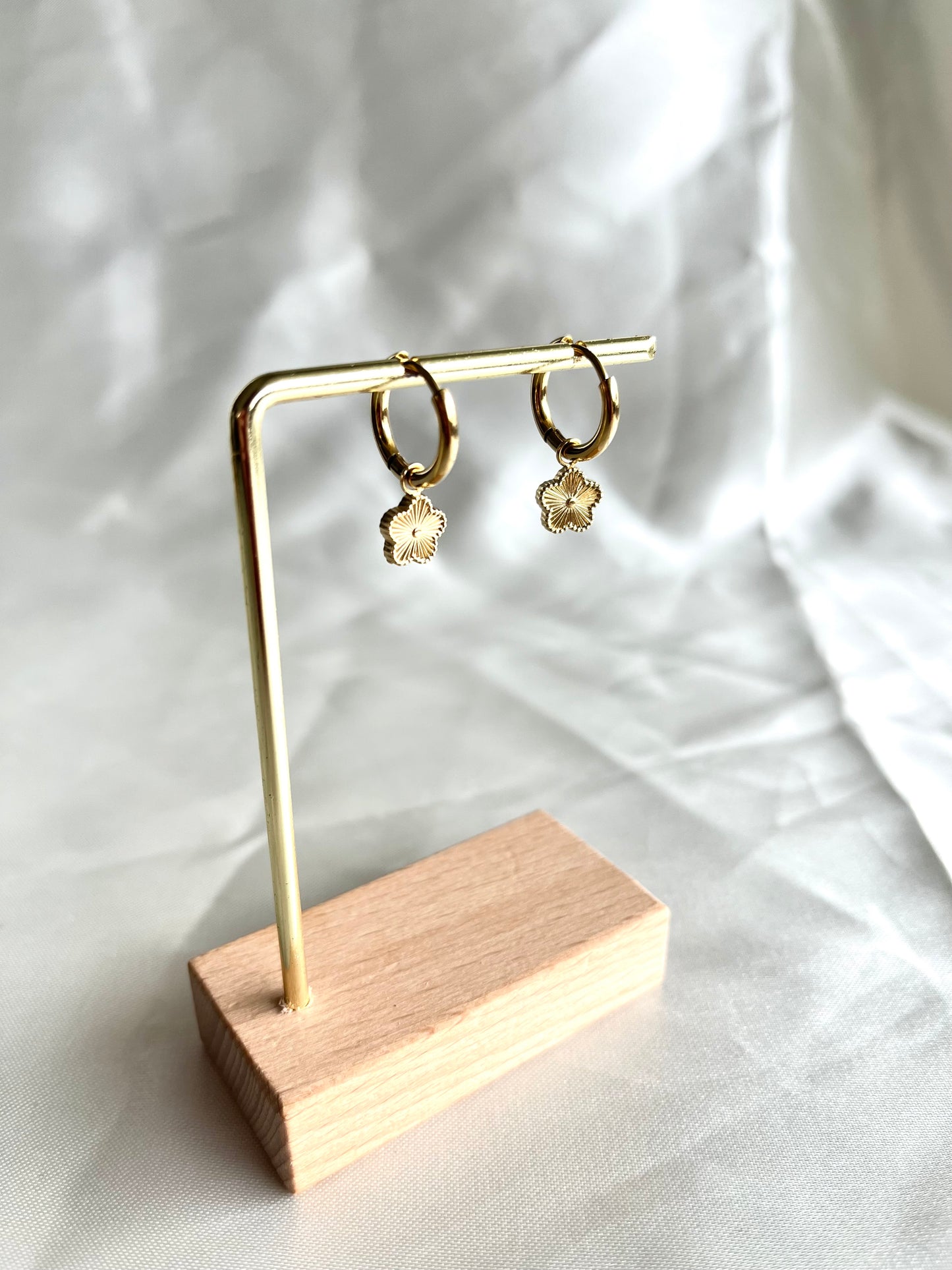 Boucles d’oreilles doré petite fleur