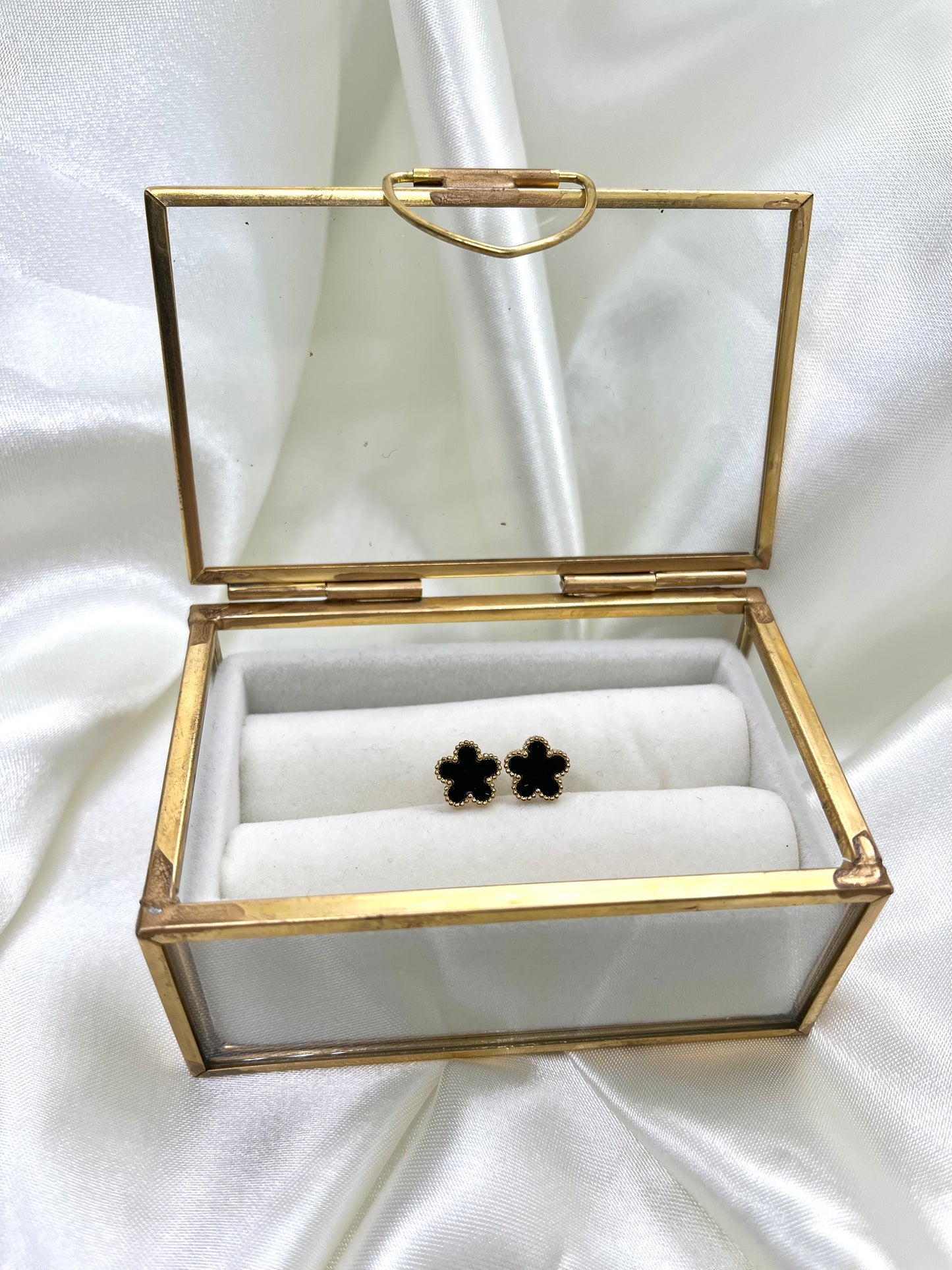 Boucles d’oreilles doré petites fleurs bordeaux