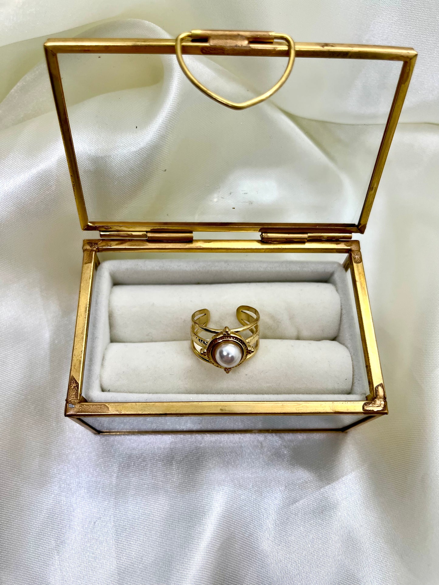 Bague dorée et nacrée