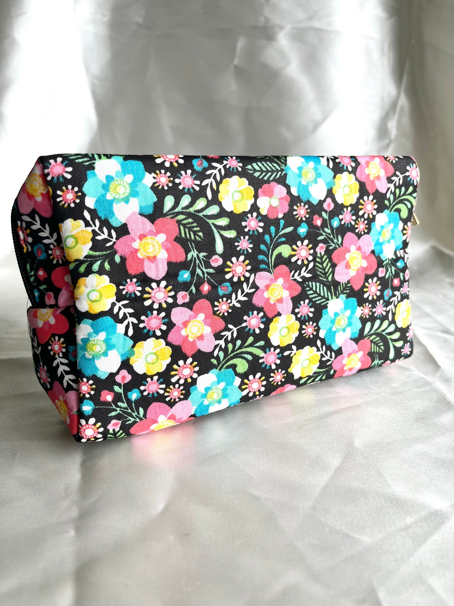 Trousse noire fleurie Love